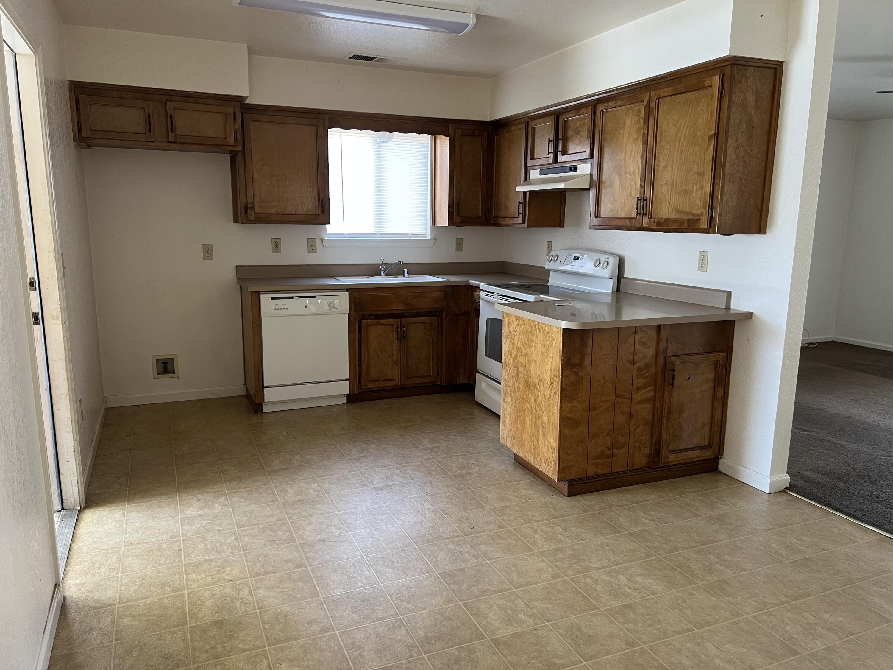 1536 Orchard, Tulare, CA 93274