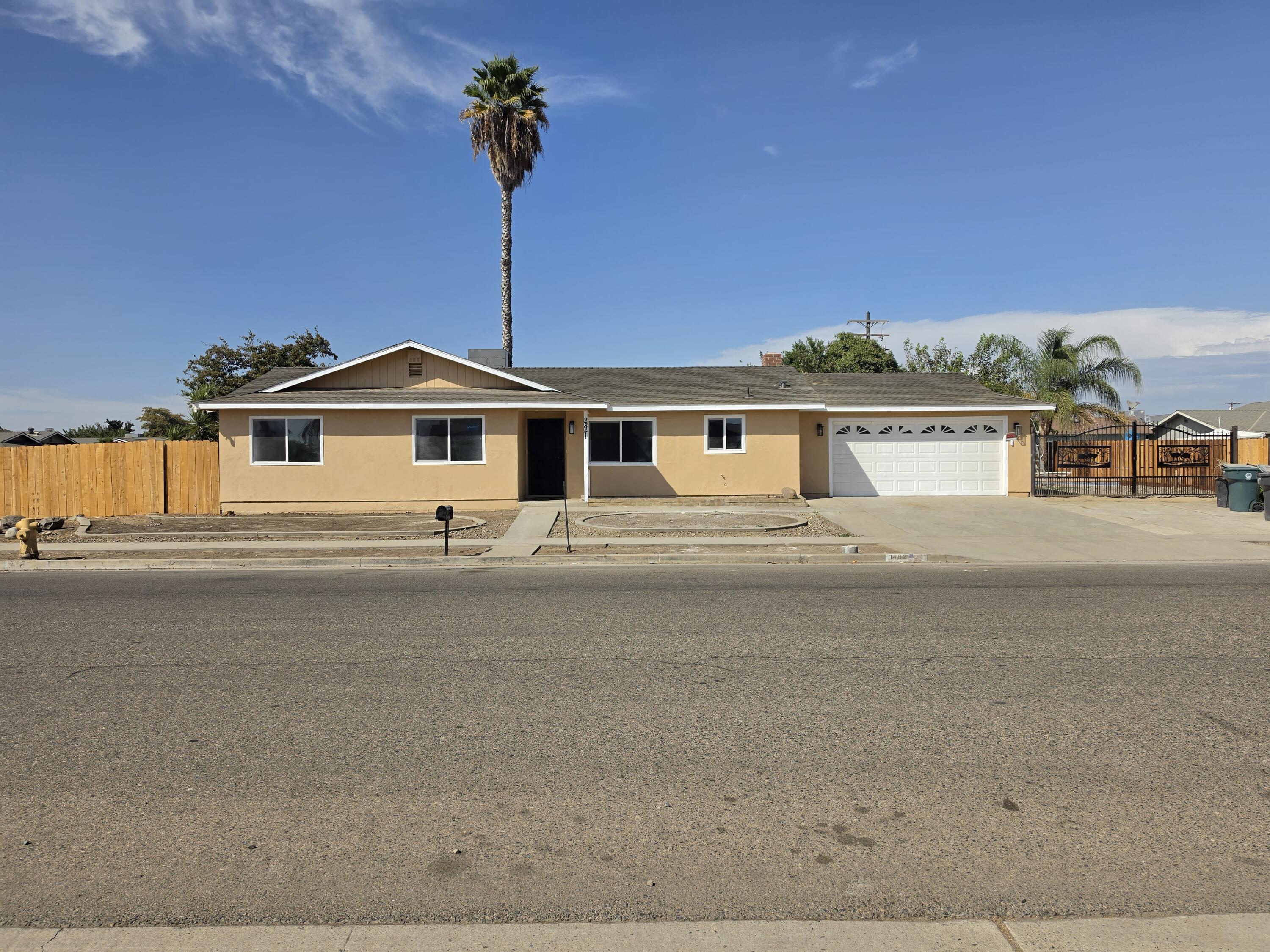 1482 E Walnut Ave, Tulare, CA 93274