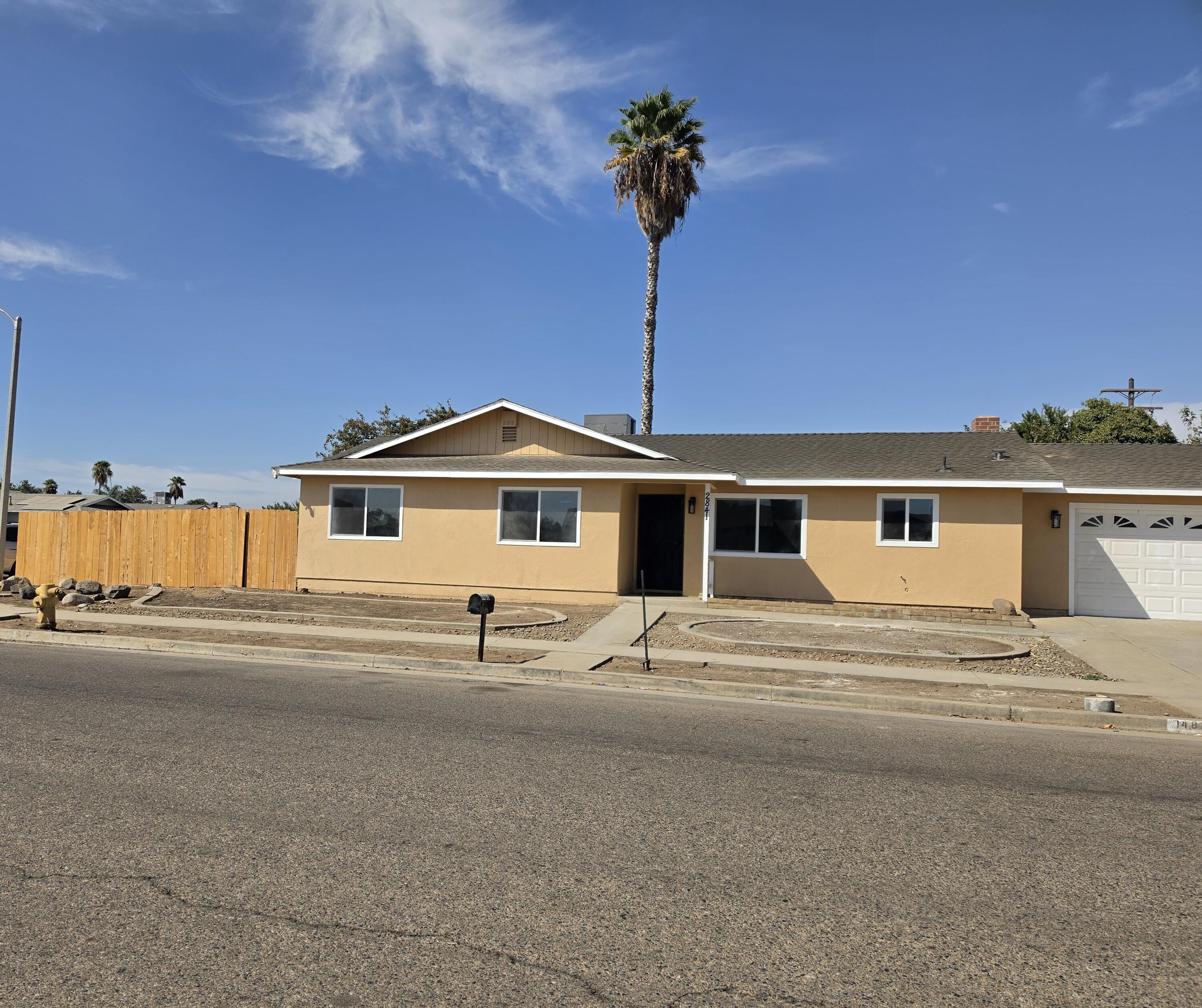 1482 E Walnut Ave, Tulare, CA 93274