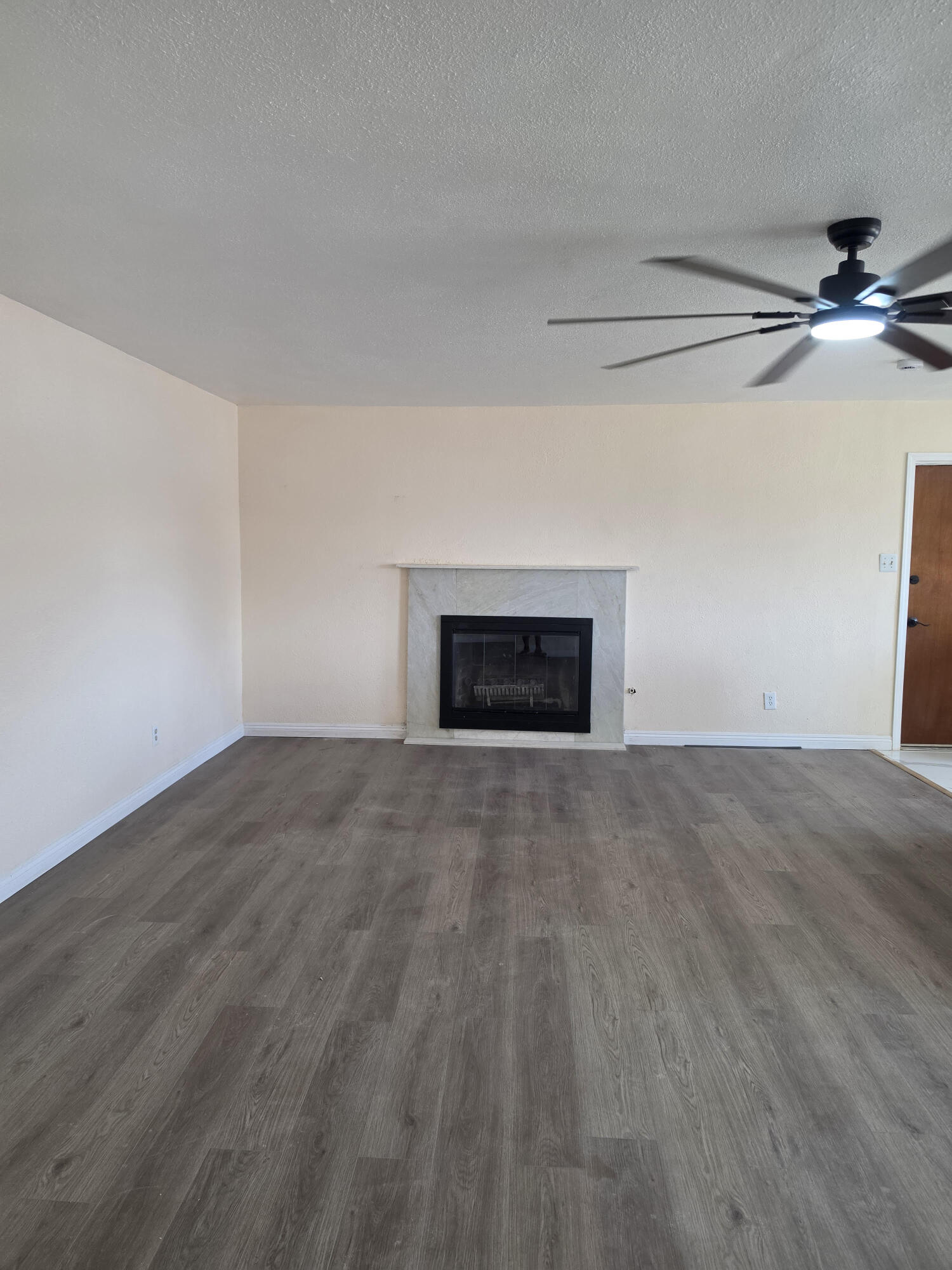 1482 E Walnut Ave, Tulare, CA 93274