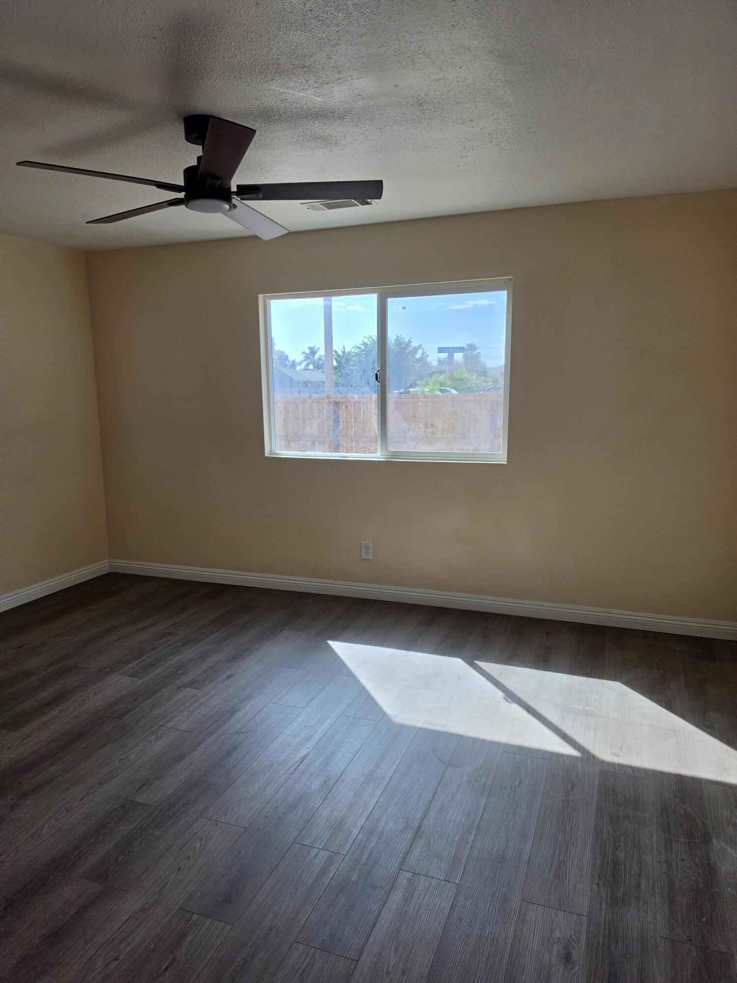 1482 E Walnut Ave, Tulare, CA 93274
