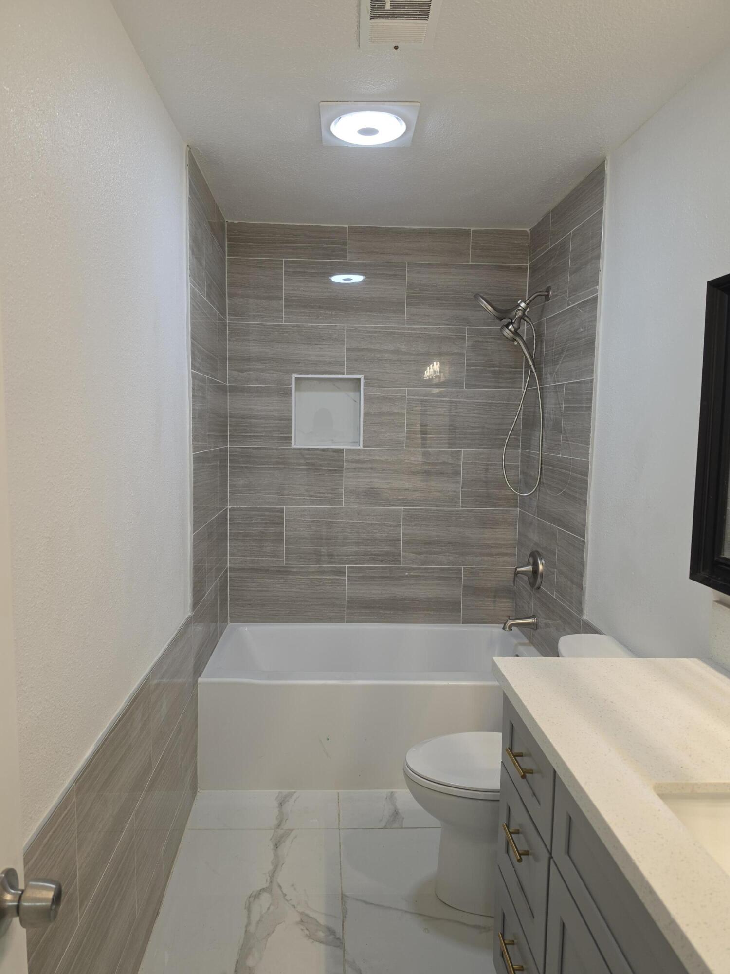 1482 E Walnut Ave, Tulare, CA 93274