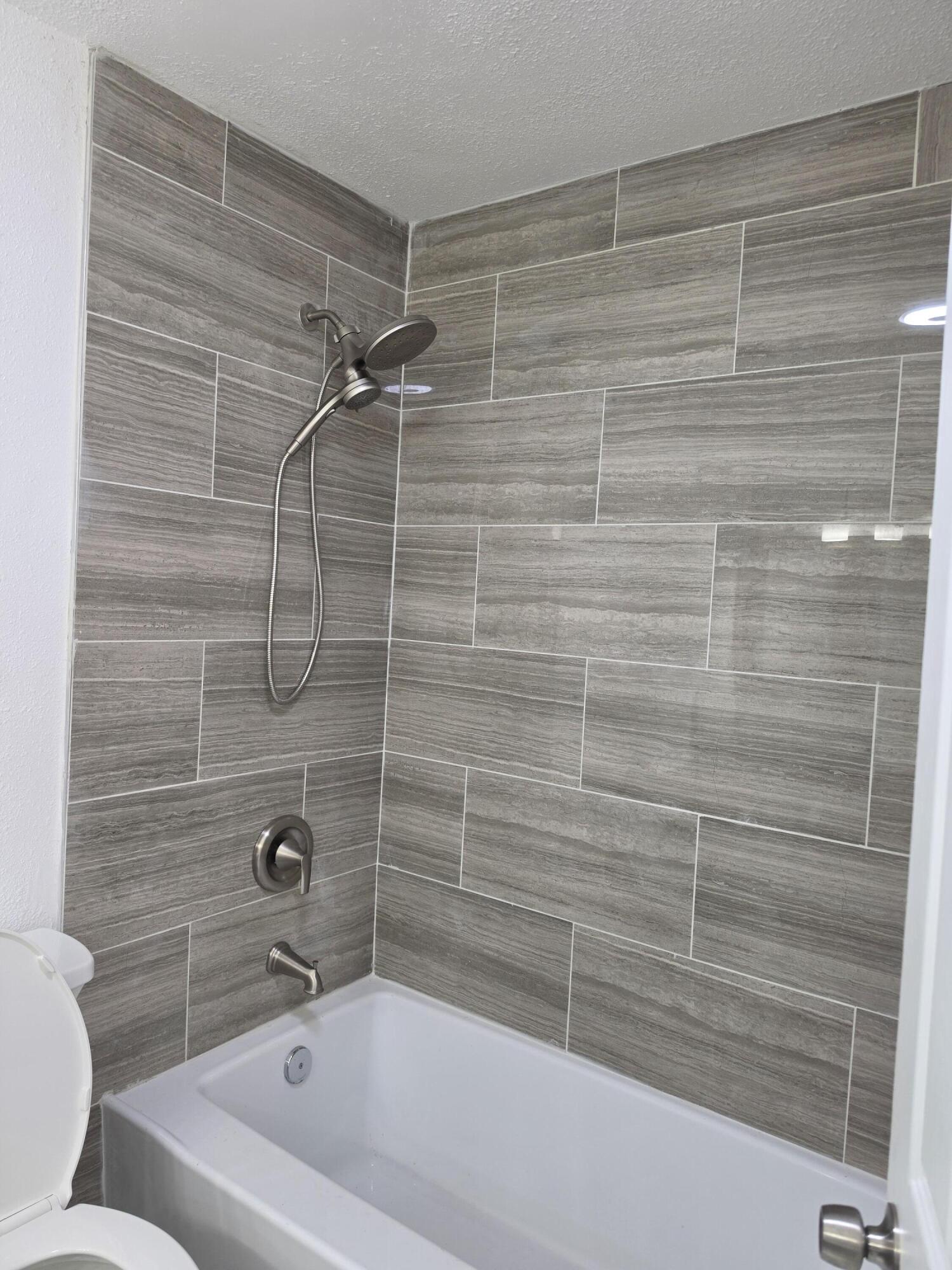 1482 E Walnut Ave, Tulare, CA 93274