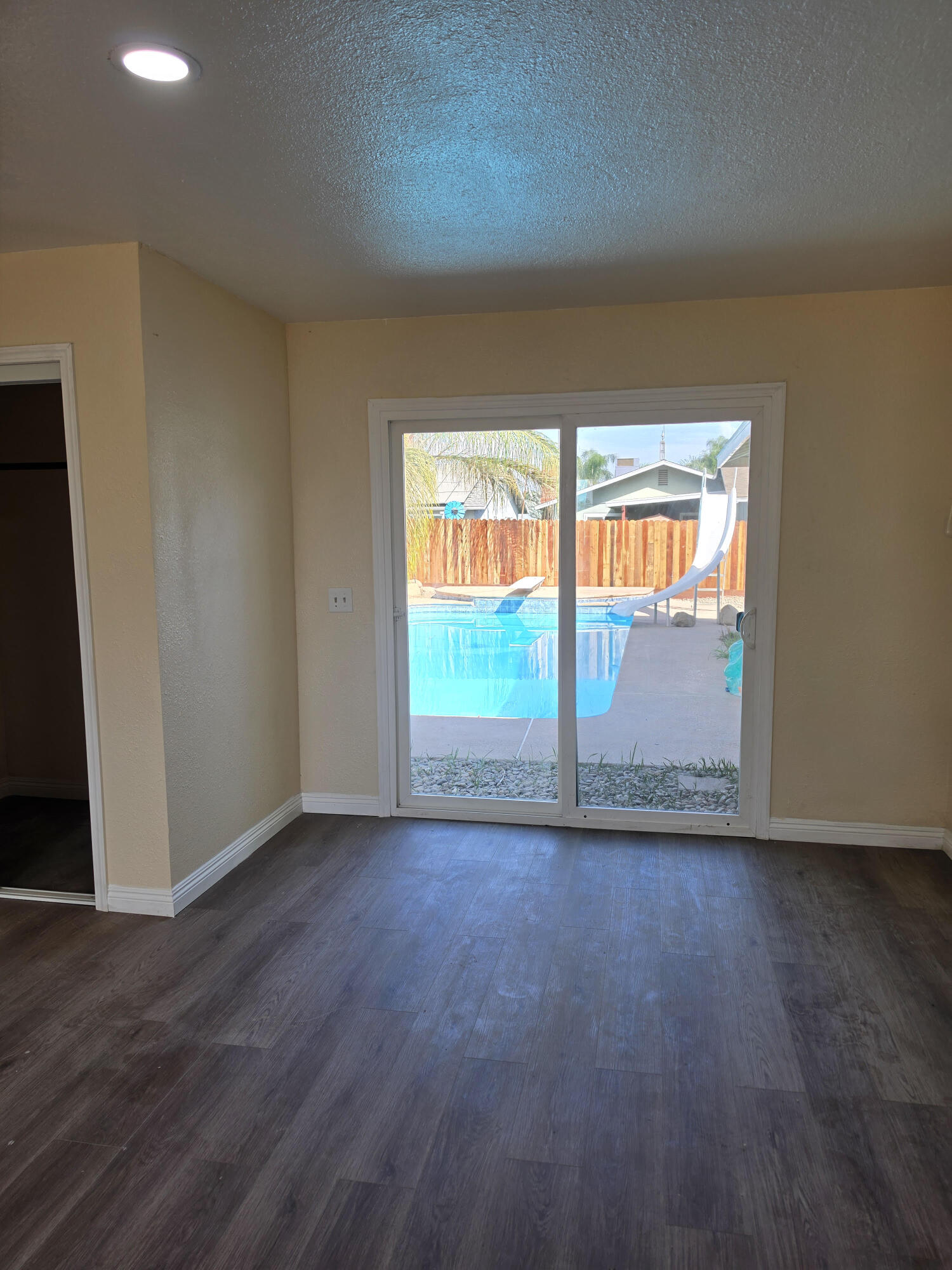 1482 E Walnut Ave, Tulare, CA 93274
