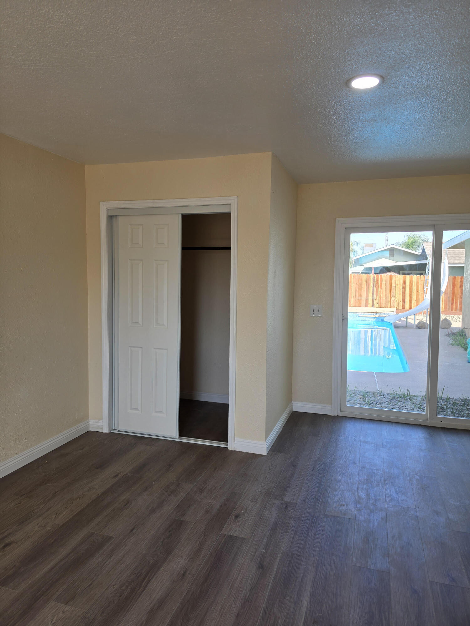 1482 E Walnut Ave, Tulare, CA 93274
