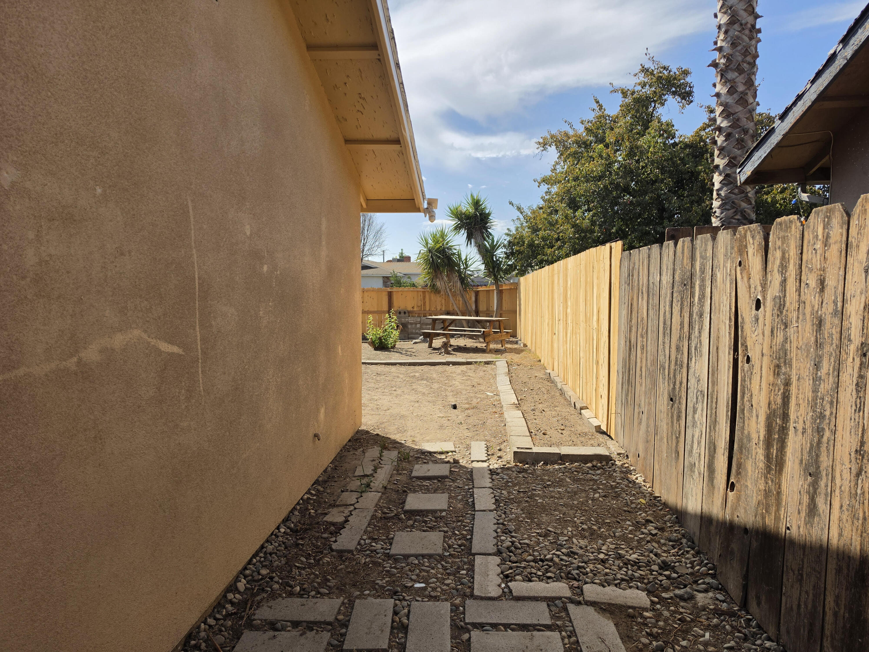 1482 E Walnut Ave, Tulare, CA 93274
