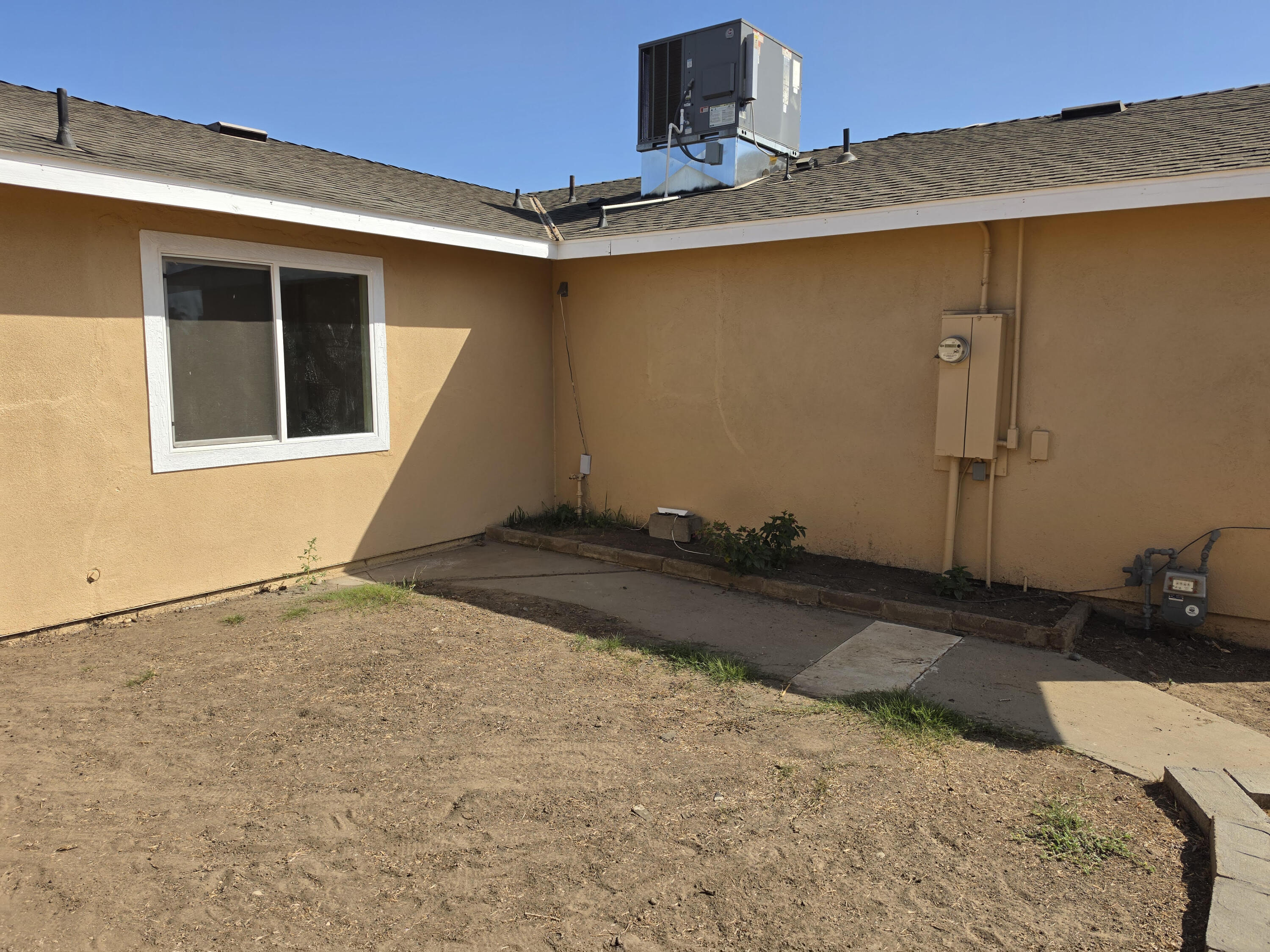 1482 E Walnut Ave, Tulare, CA 93274