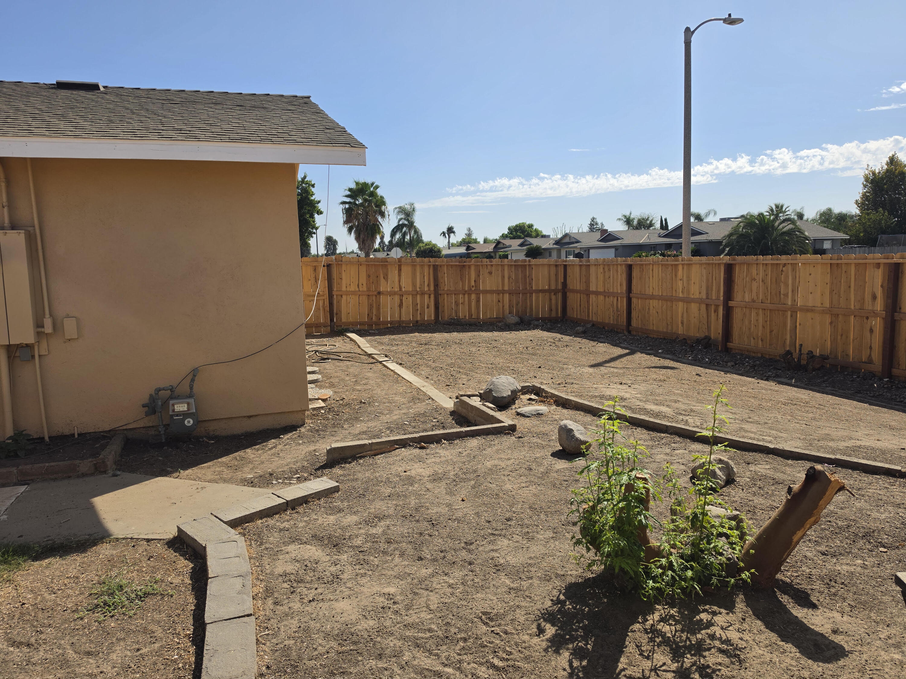 1482 E Walnut Ave, Tulare, CA 93274