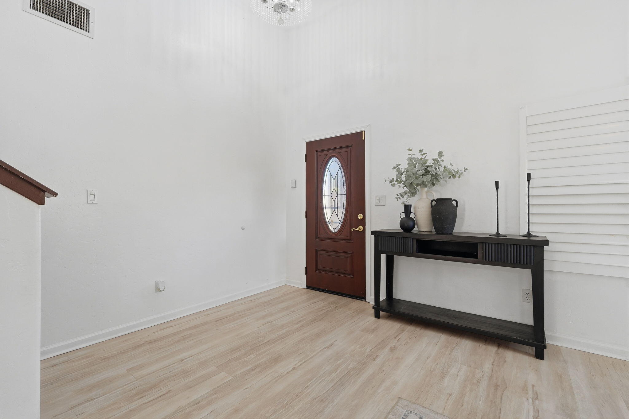 2631 E Parkview Ave, Visalia, CA 93292