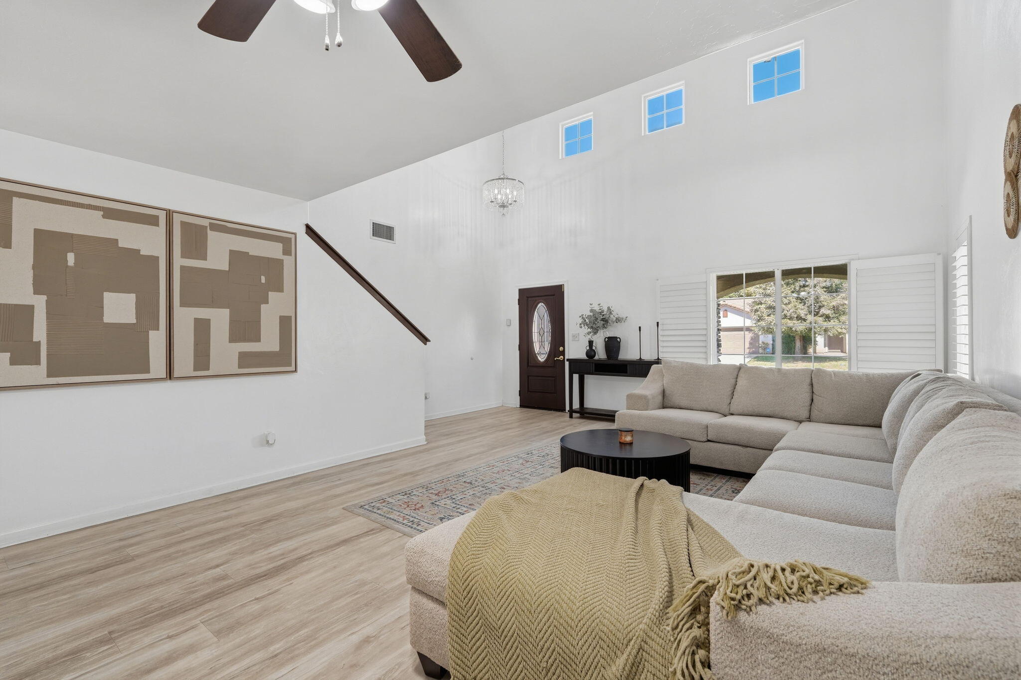 2631 E Parkview Ave, Visalia, CA 93292