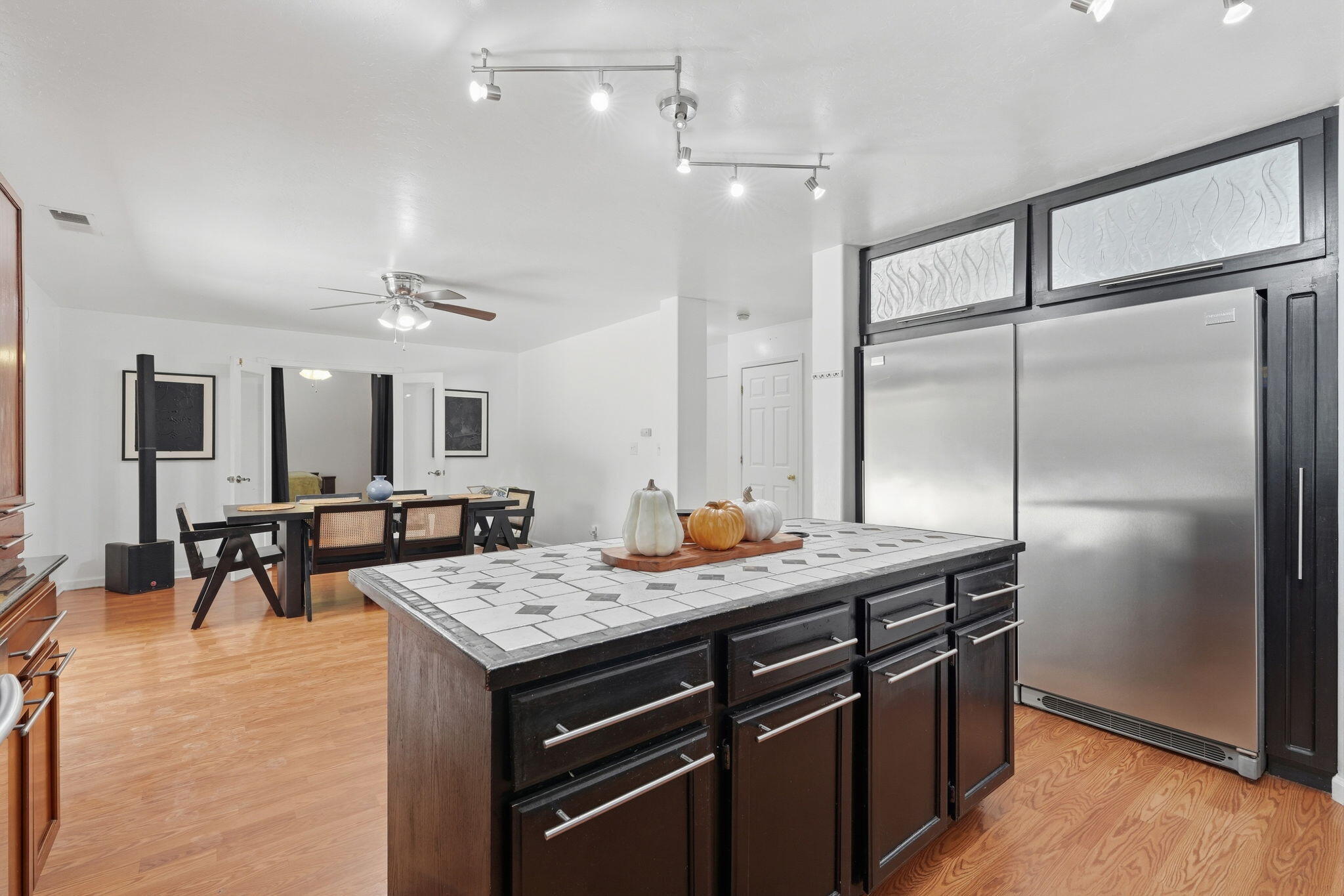 2631 E Parkview Ave, Visalia, CA 93292