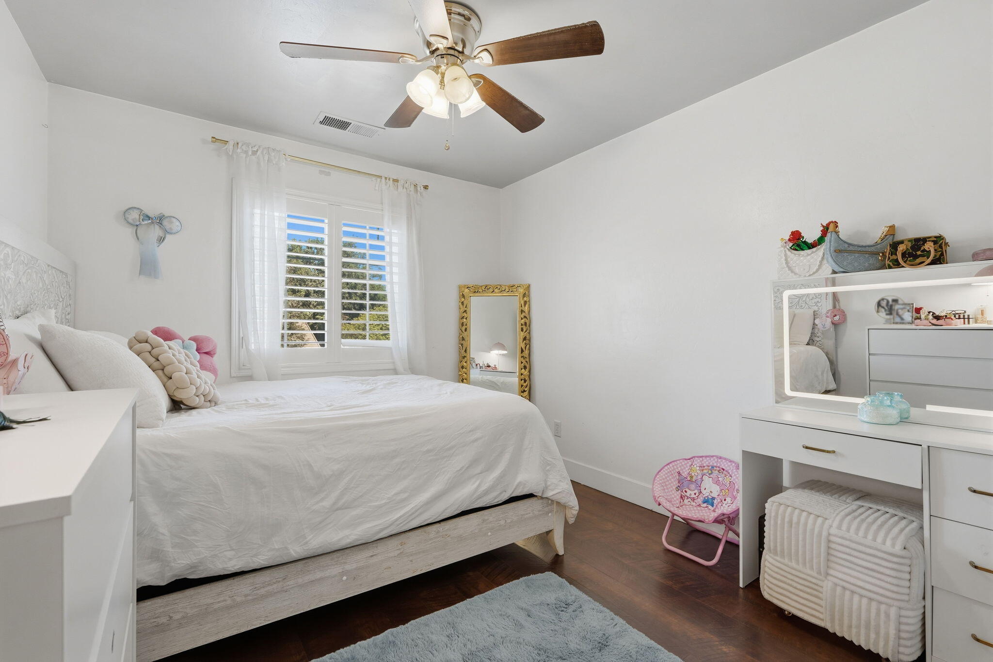 2631 E Parkview Ave, Visalia, CA 93292
