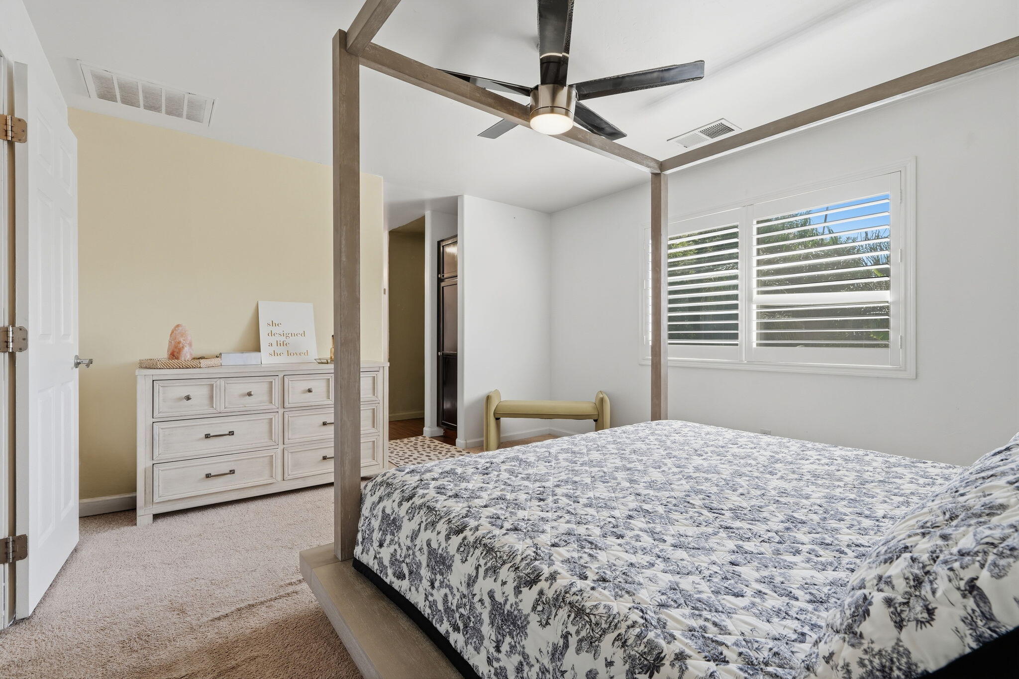 2631 E Parkview Ave, Visalia, CA 93292