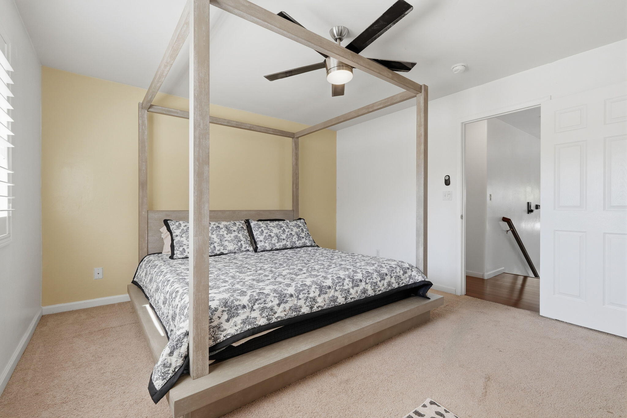 2631 E Parkview Ave, Visalia, CA 93292