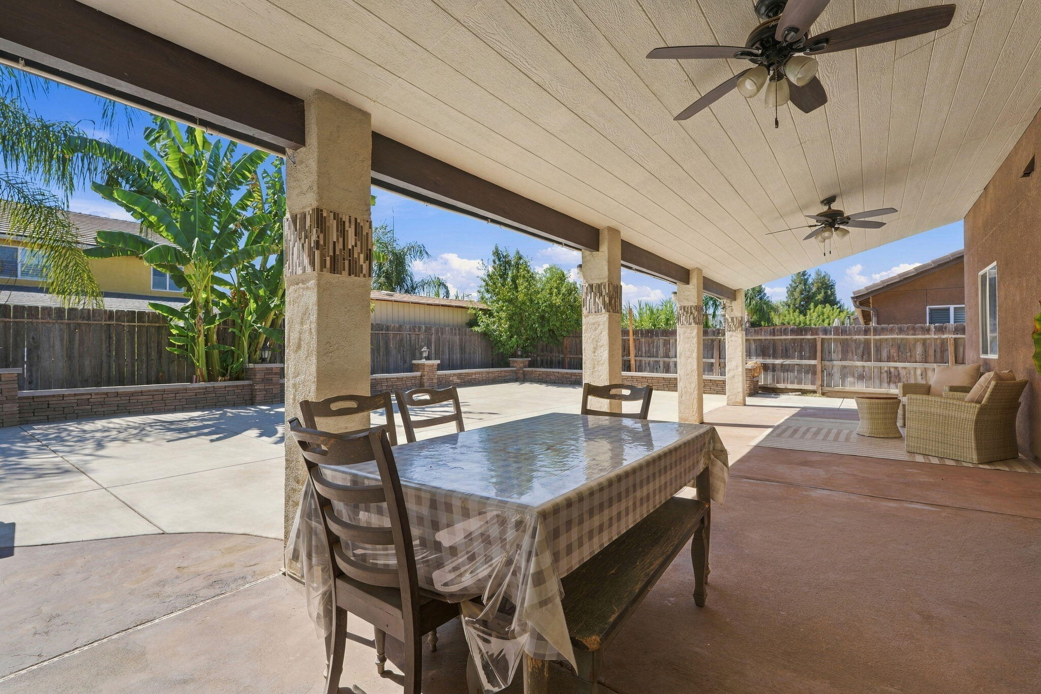 2631 E Parkview Ave, Visalia, CA 93292