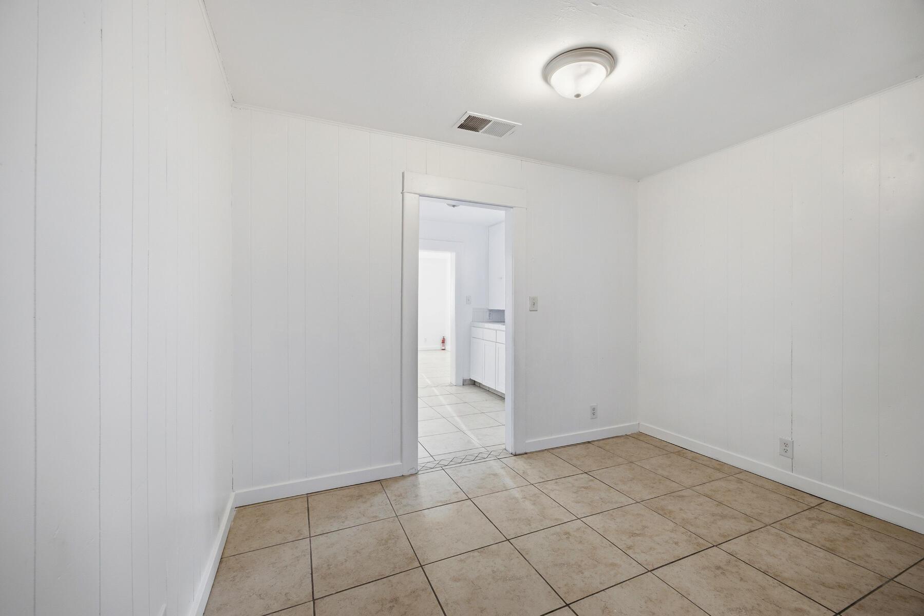 220 S O St, Tulare, CA 93274