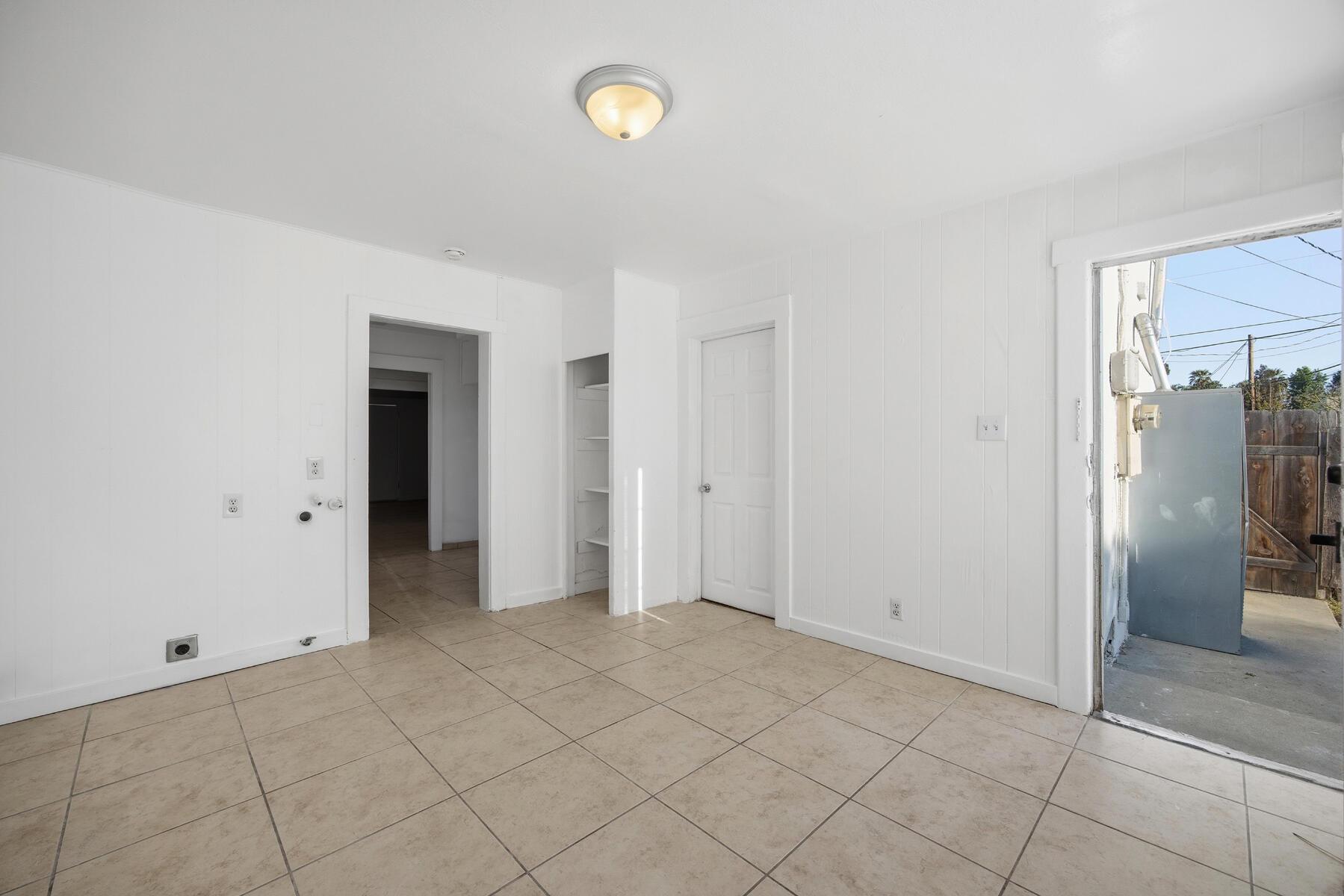 220 S O St, Tulare, CA 93274