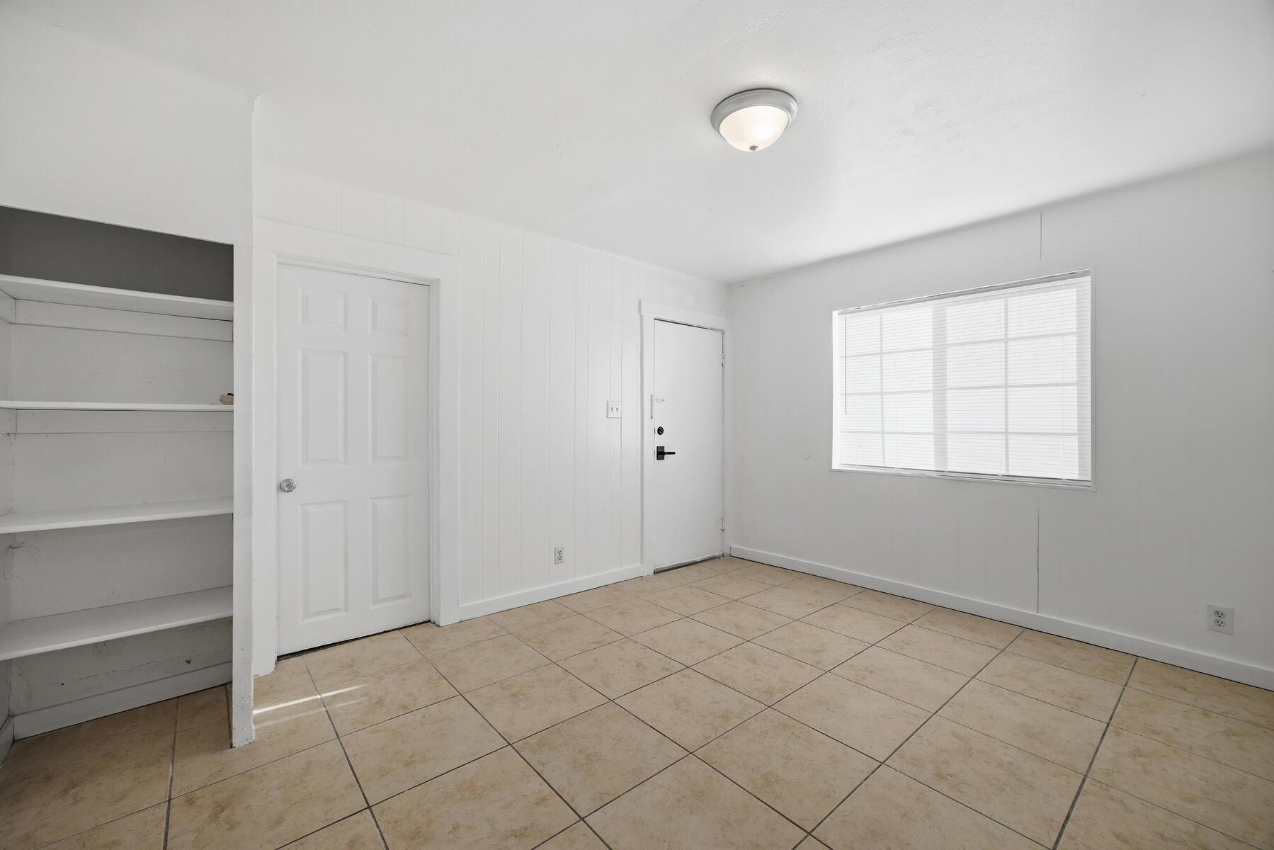 220 S O St, Tulare, CA 93274
