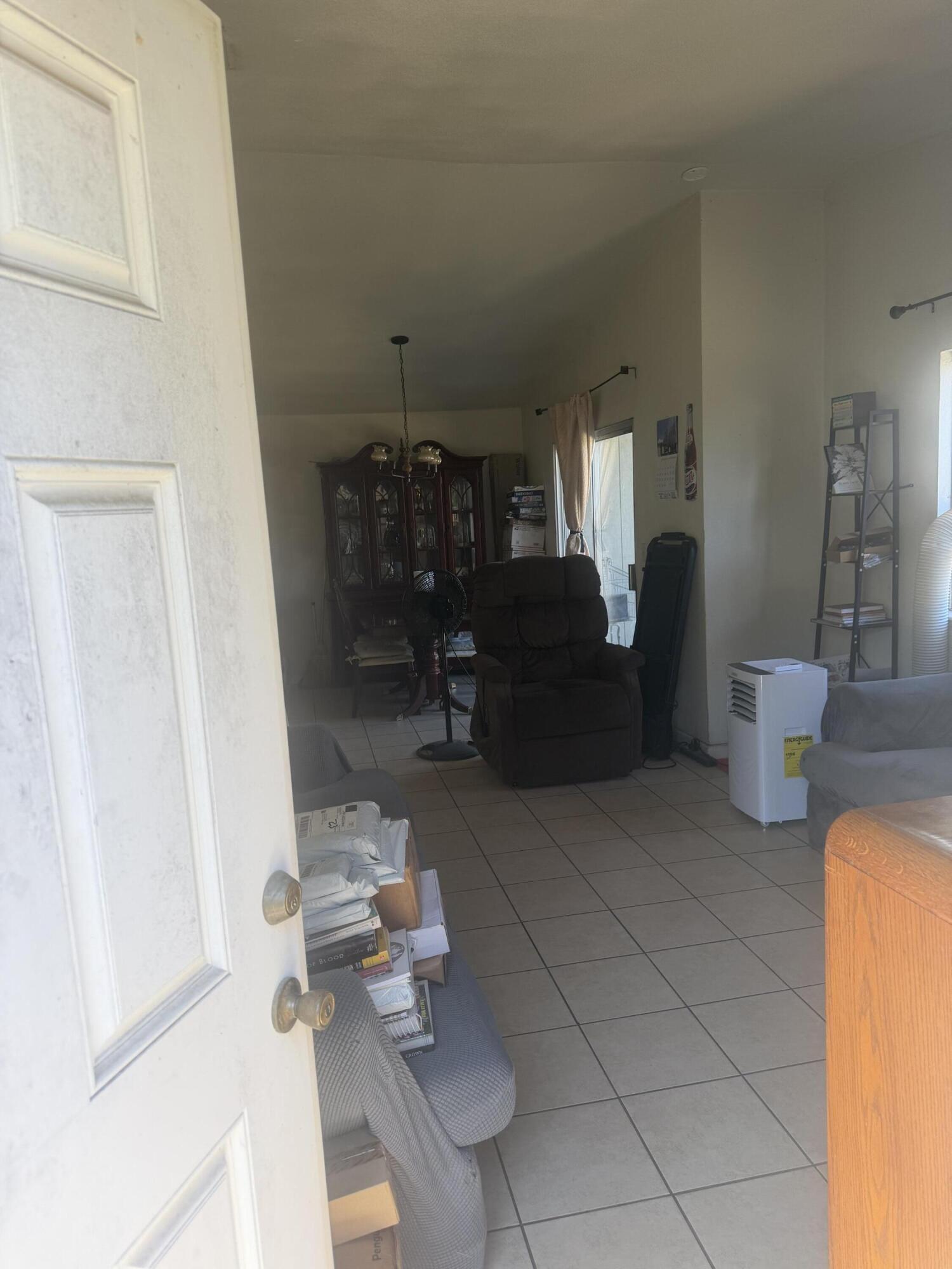 220 E Harold Ct, Visalia, CA 93291