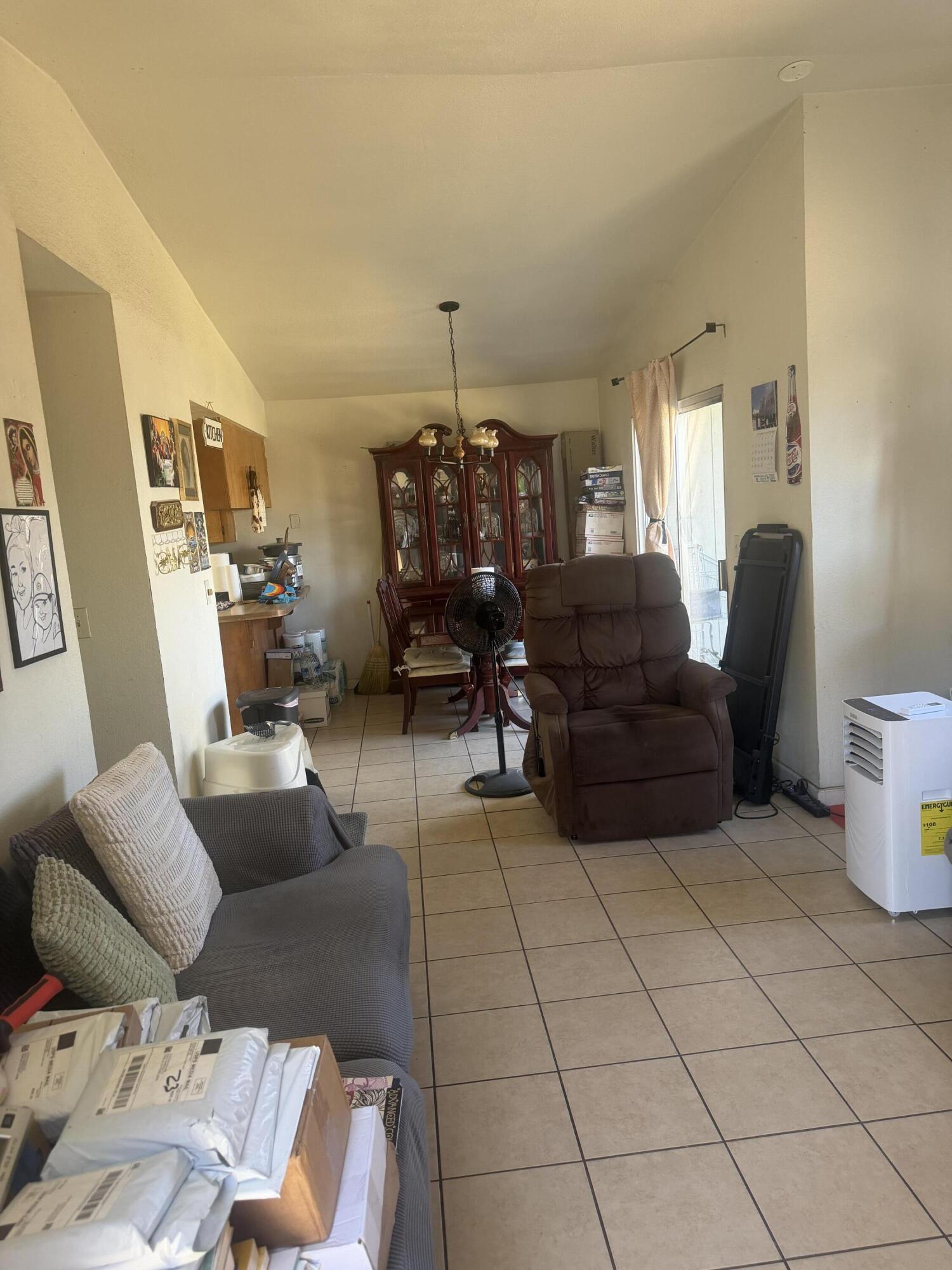 220 E Harold Ct, Visalia, CA 93291