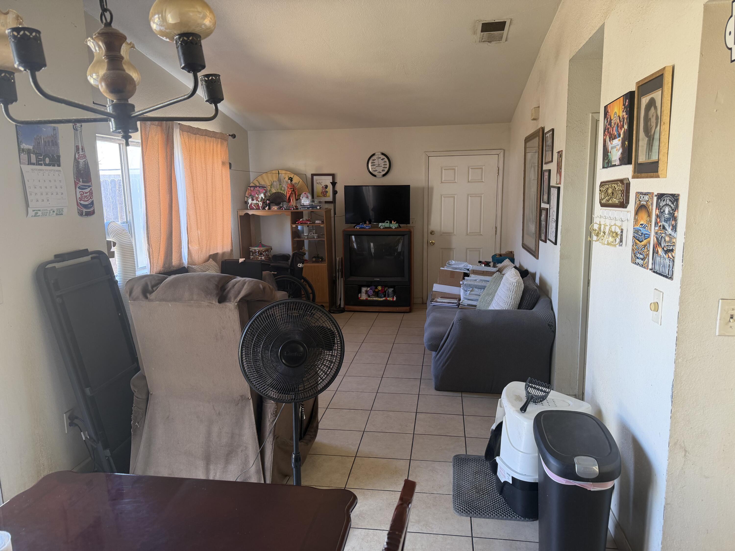 220 E Harold Ct, Visalia, CA 93291