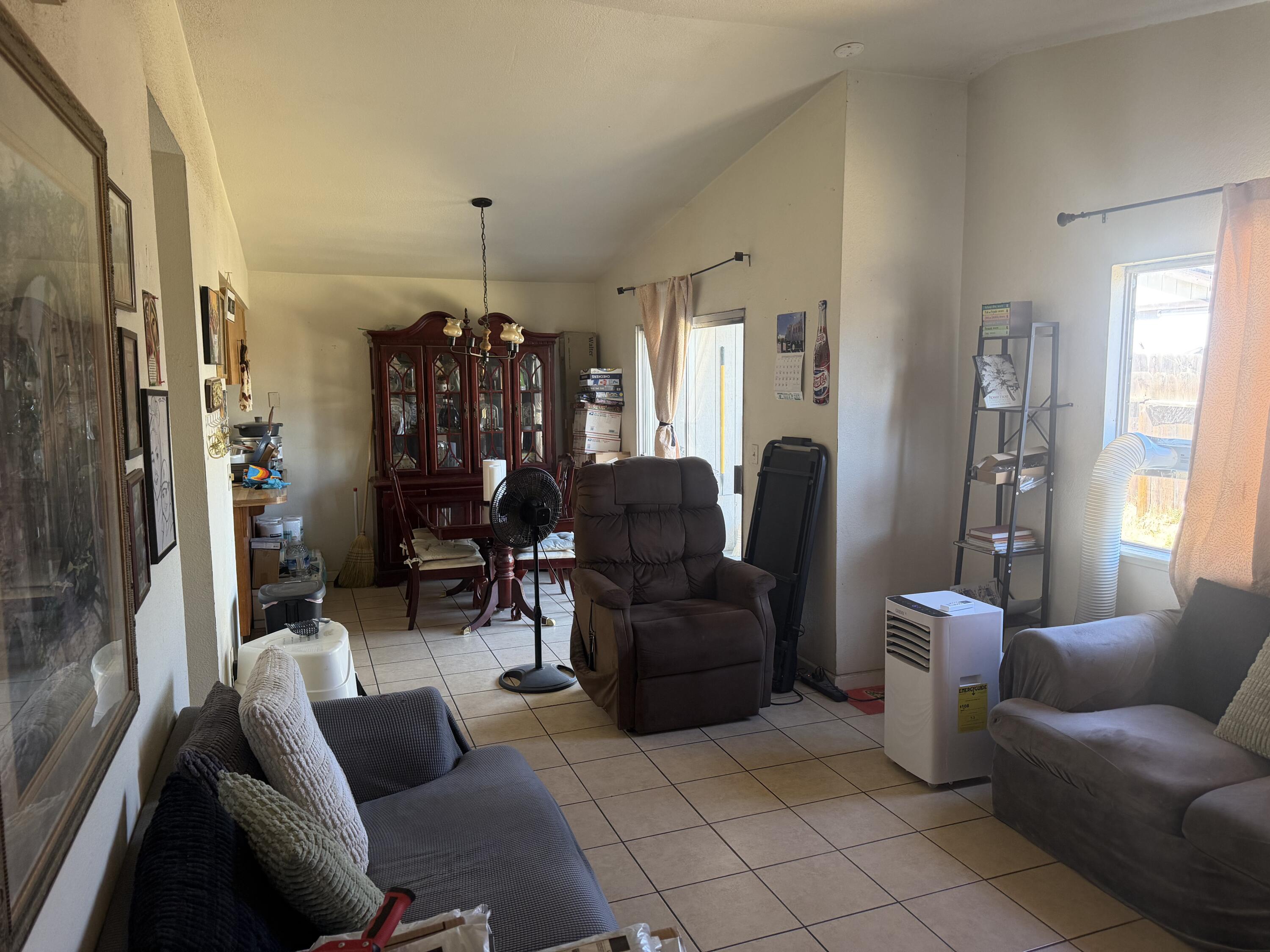 220 E Harold Ct, Visalia, CA 93291
