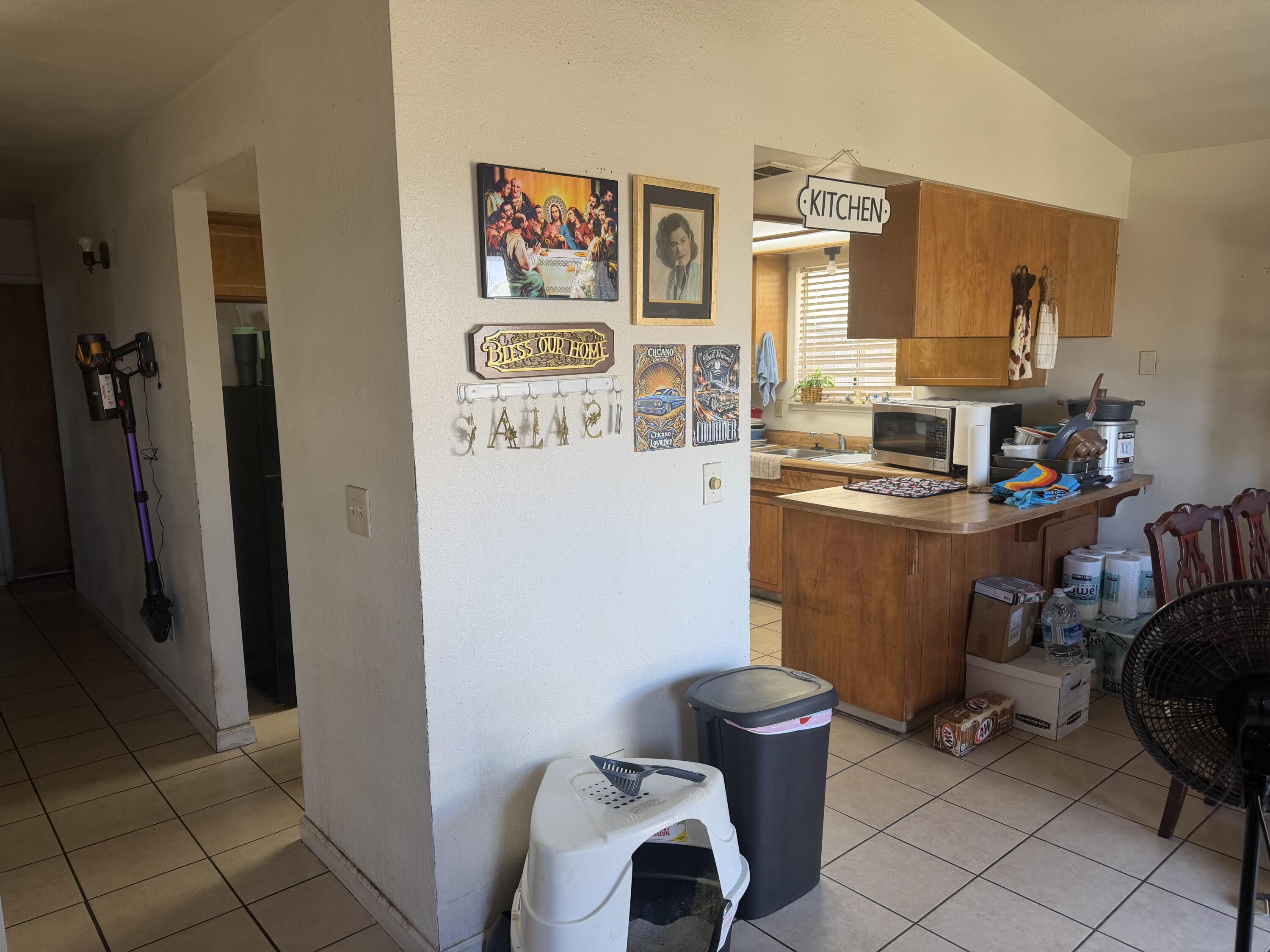 220 E Harold Ct, Visalia, CA 93291