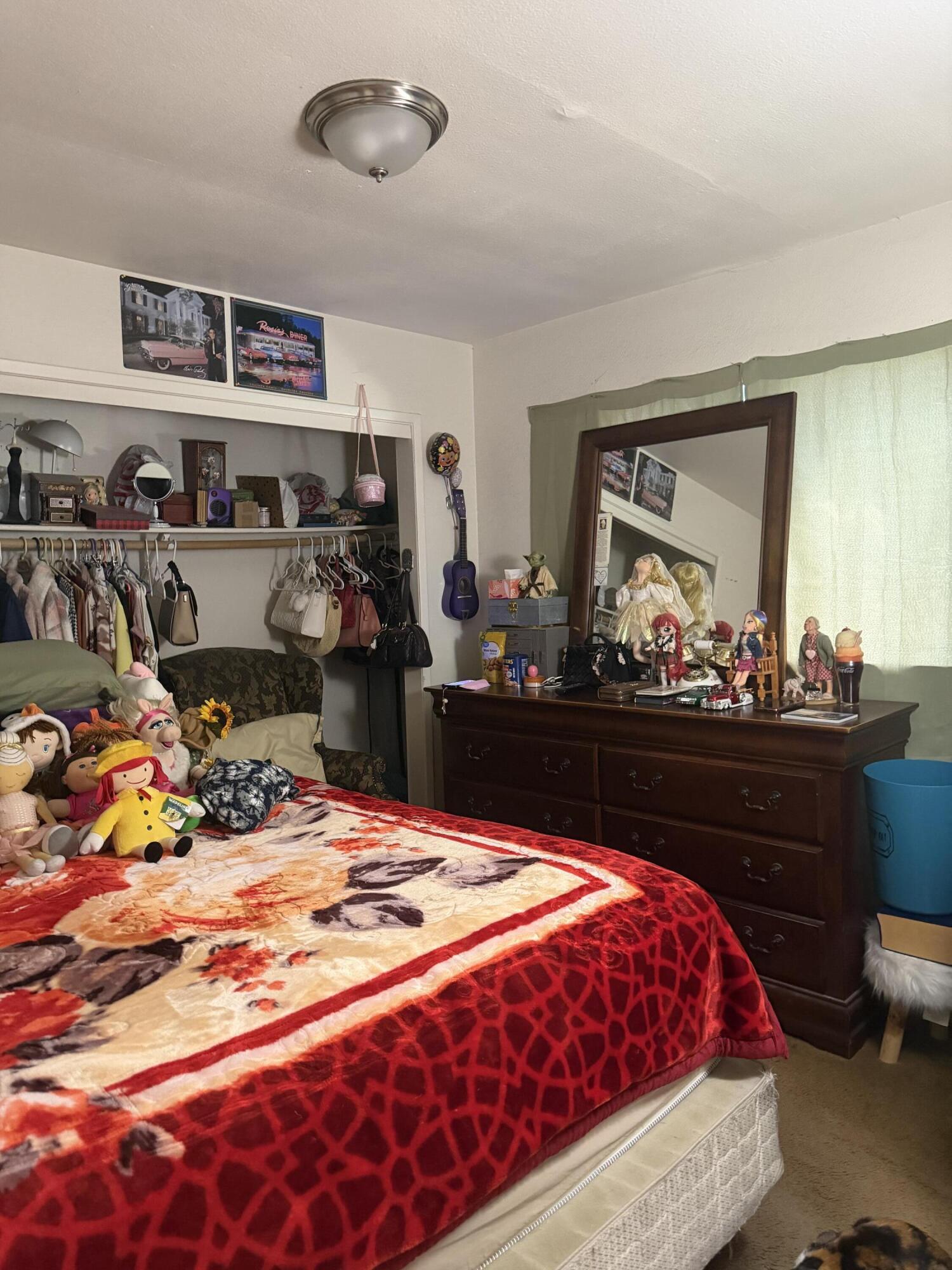 220 E Harold Ct, Visalia, CA 93291