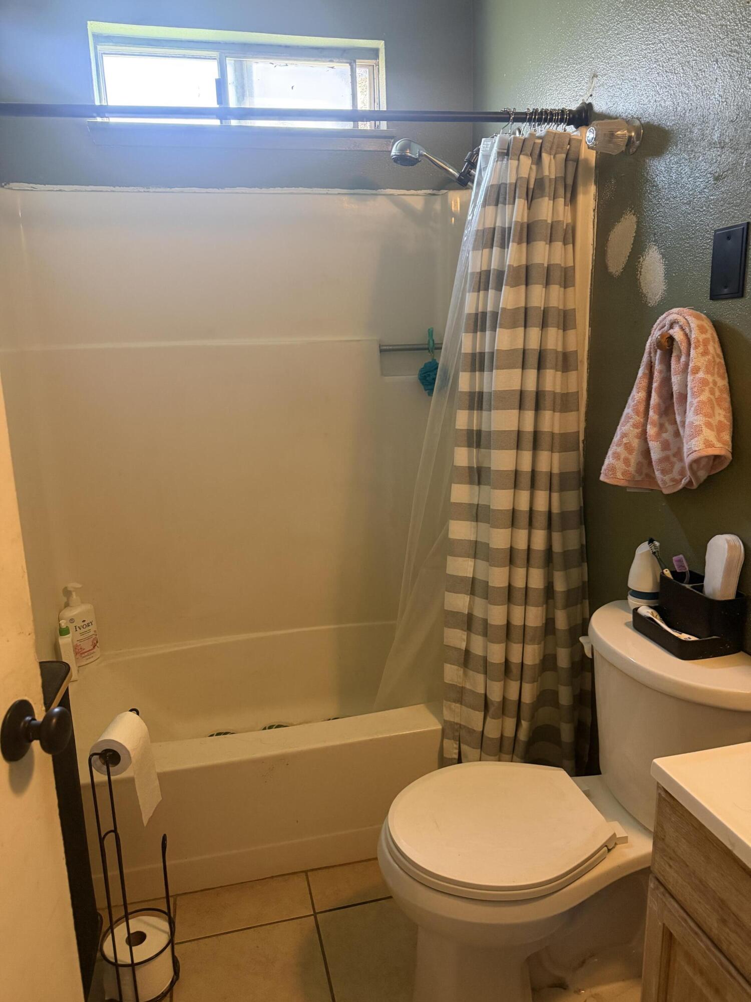 220 E Harold Ct, Visalia, CA 93291