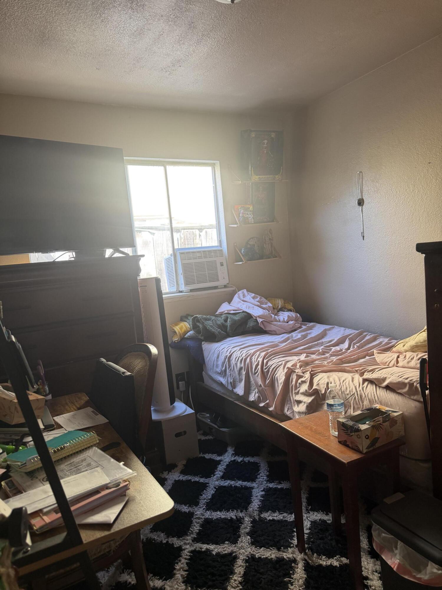 220 E Harold Ct, Visalia, CA 93291