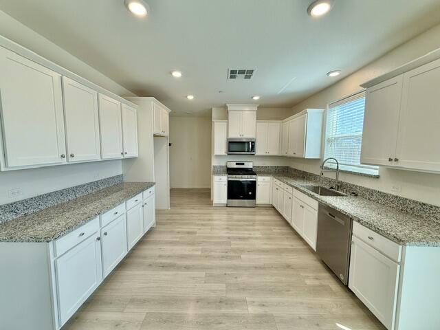 2232 S Crumal St, Visalia, CA 93292