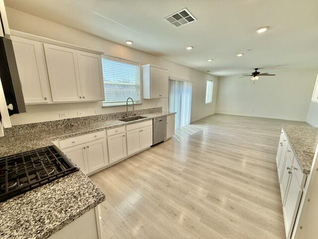 2232 S Crumal St, Visalia, CA 93292