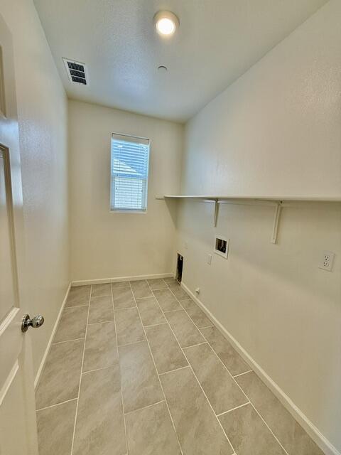 2232 S Crumal St, Visalia, CA 93292