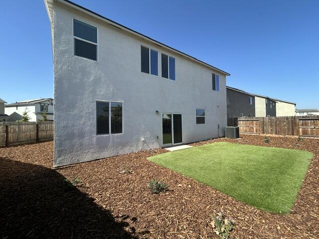 2232 S Crumal St, Visalia, CA 93292