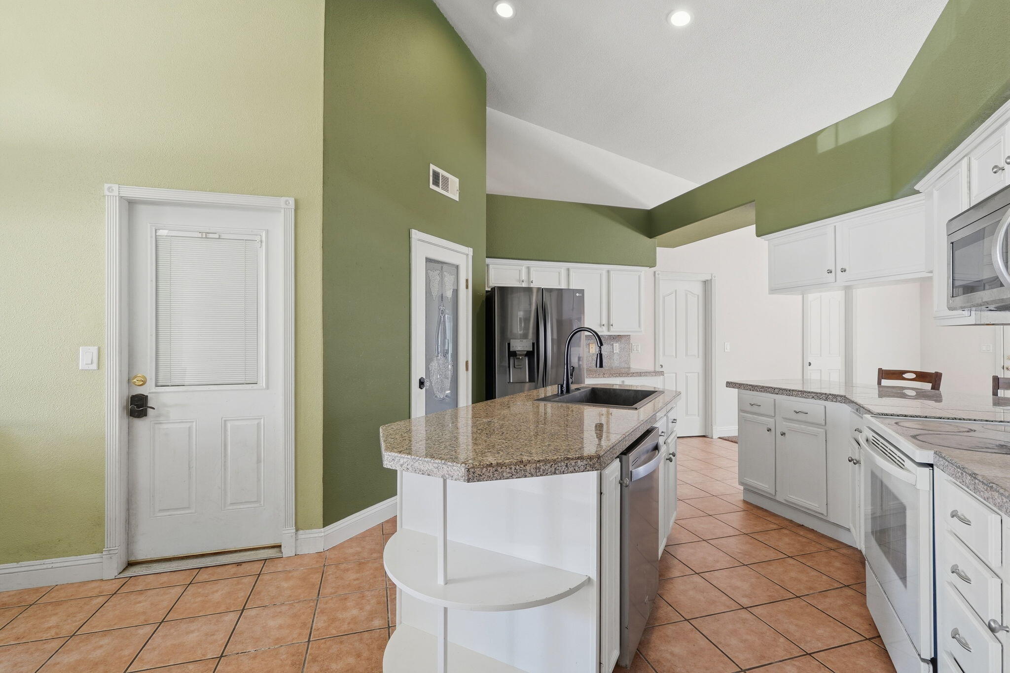 4029 E Meadow Ave, Visalia, CA 93292