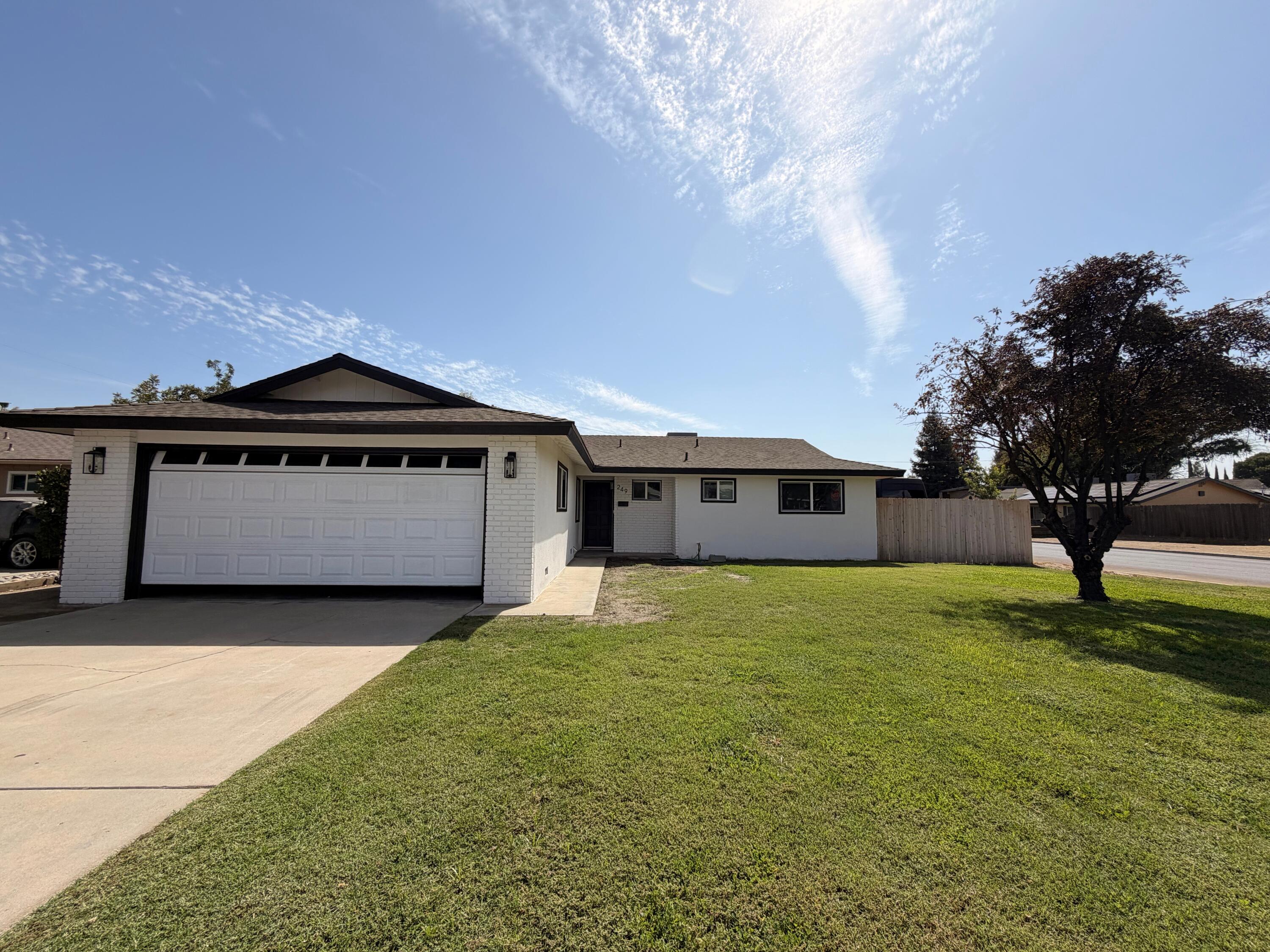 249 W Paradise Ave, Visalia, CA 93277