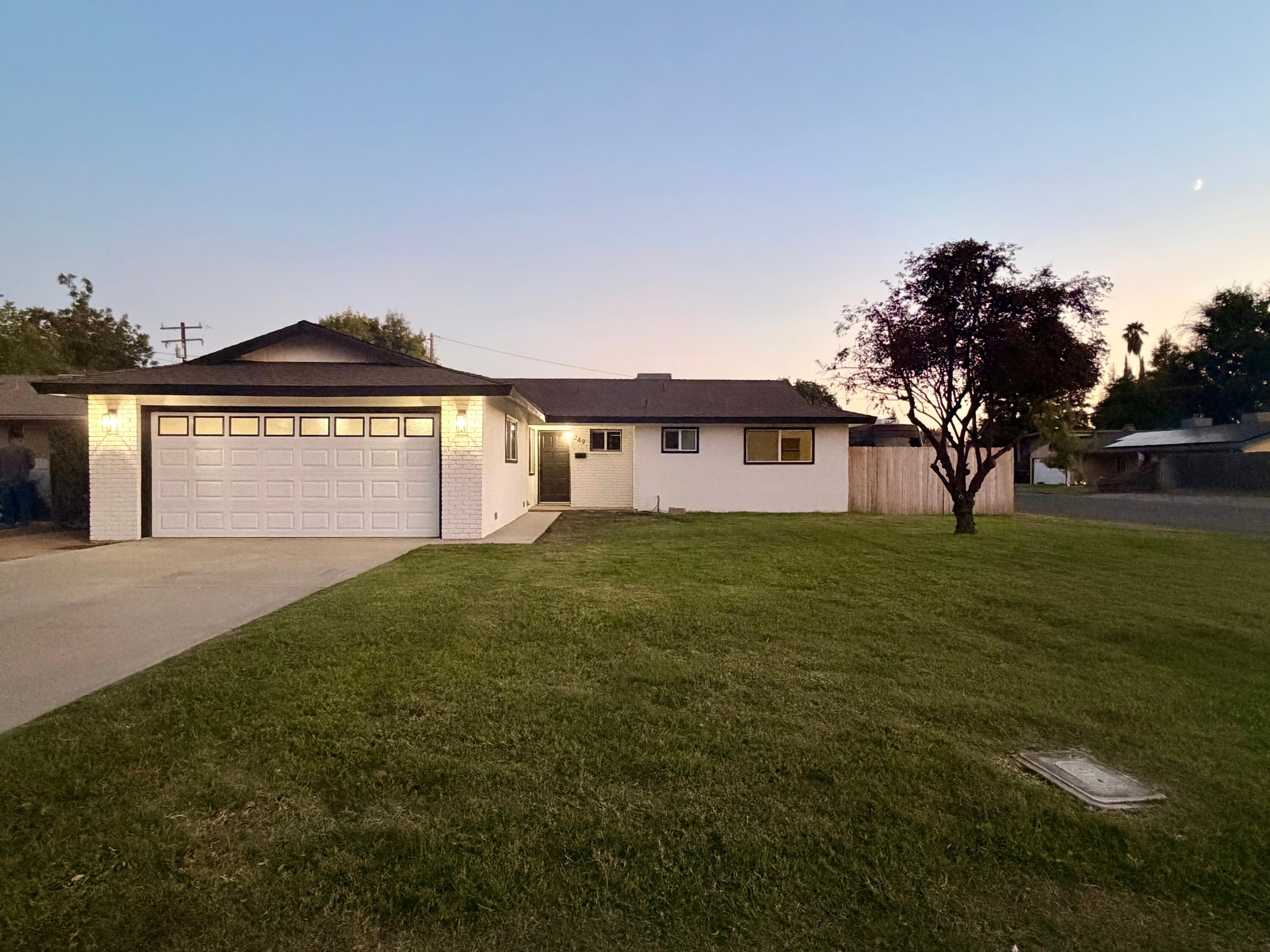 249 W Paradise Ave, Visalia, CA 93277