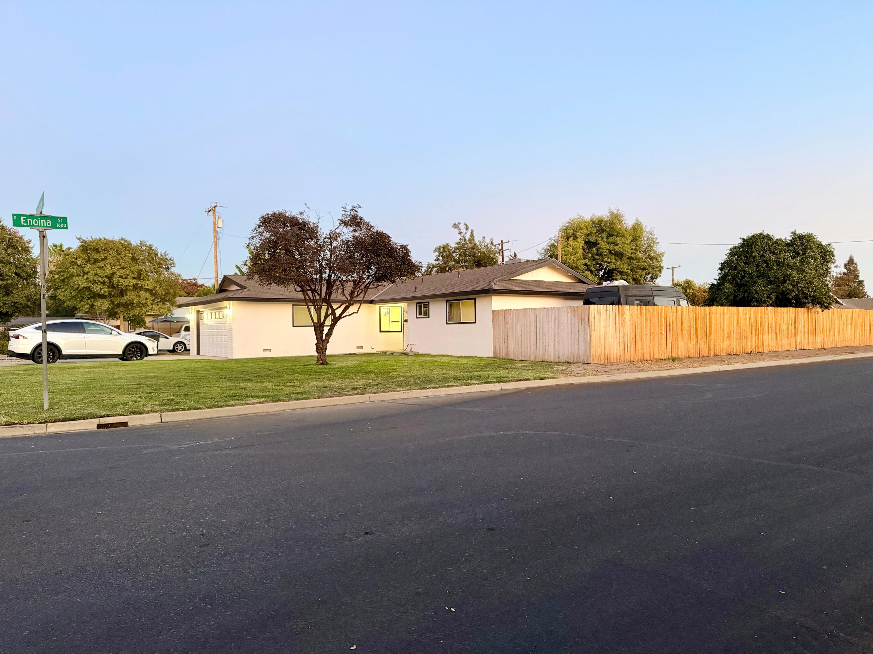 249 W Paradise Ave, Visalia, CA 93277