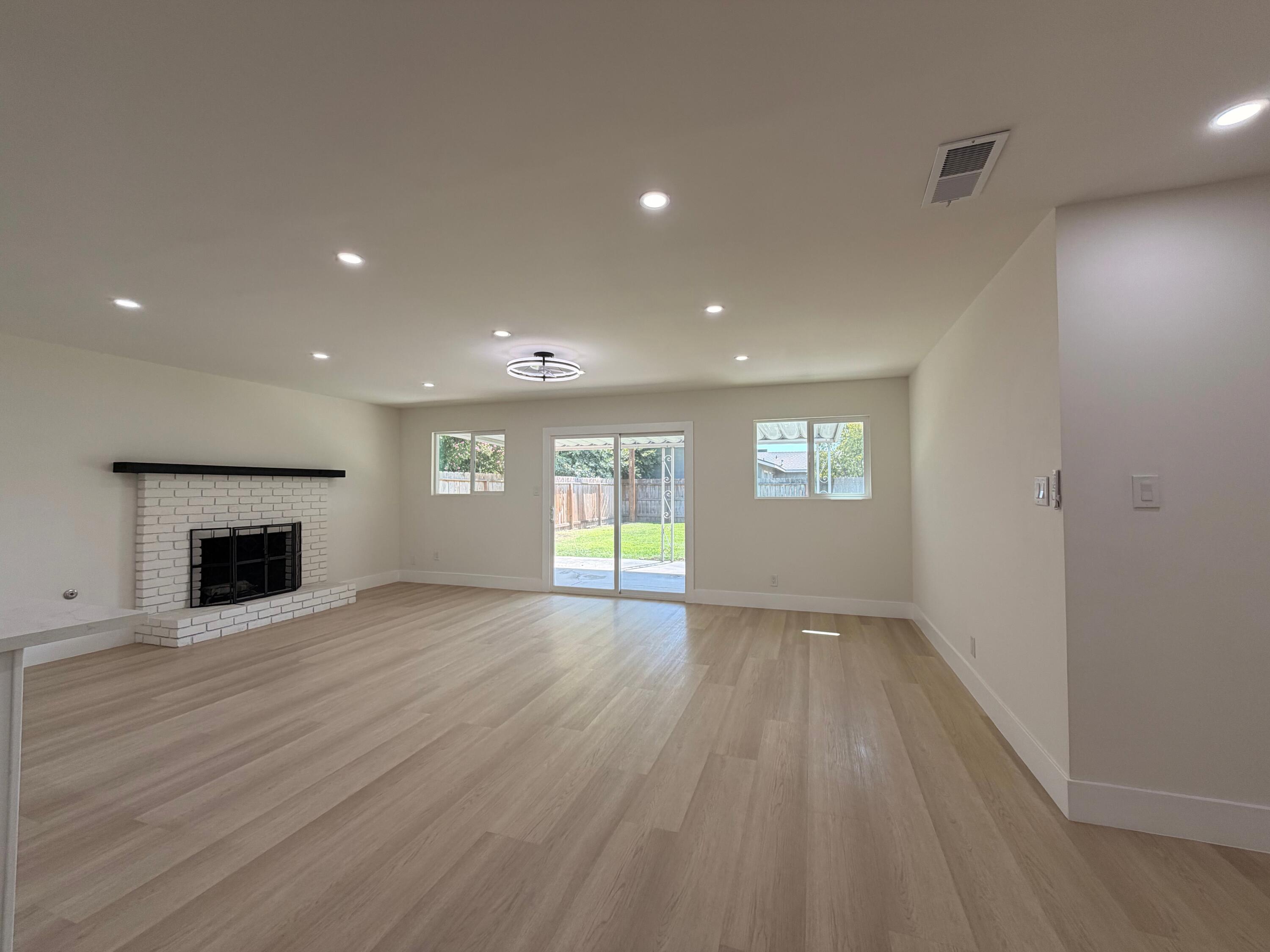 249 W Paradise Ave, Visalia, CA 93277
