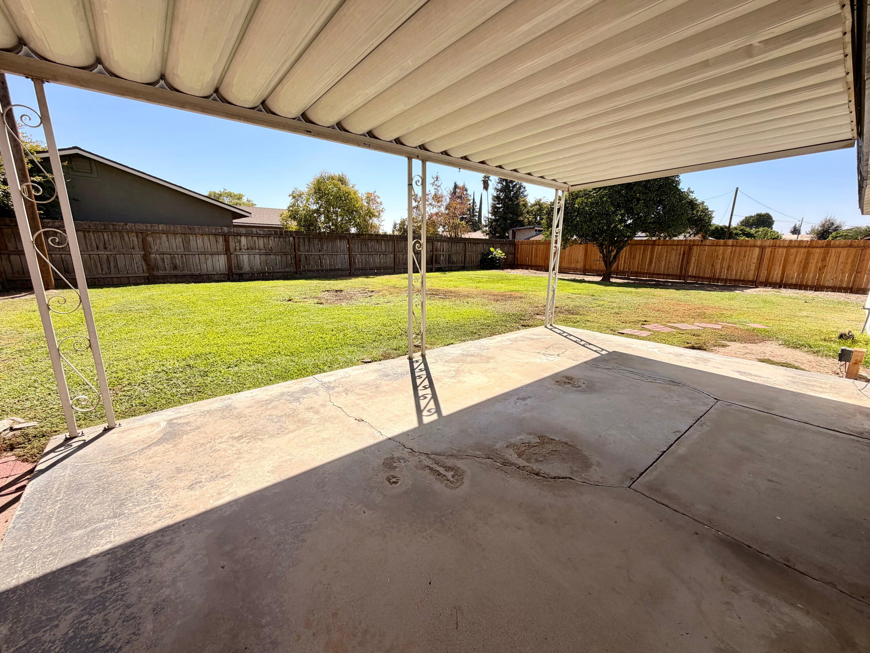 249 W Paradise Ave, Visalia, CA 93277