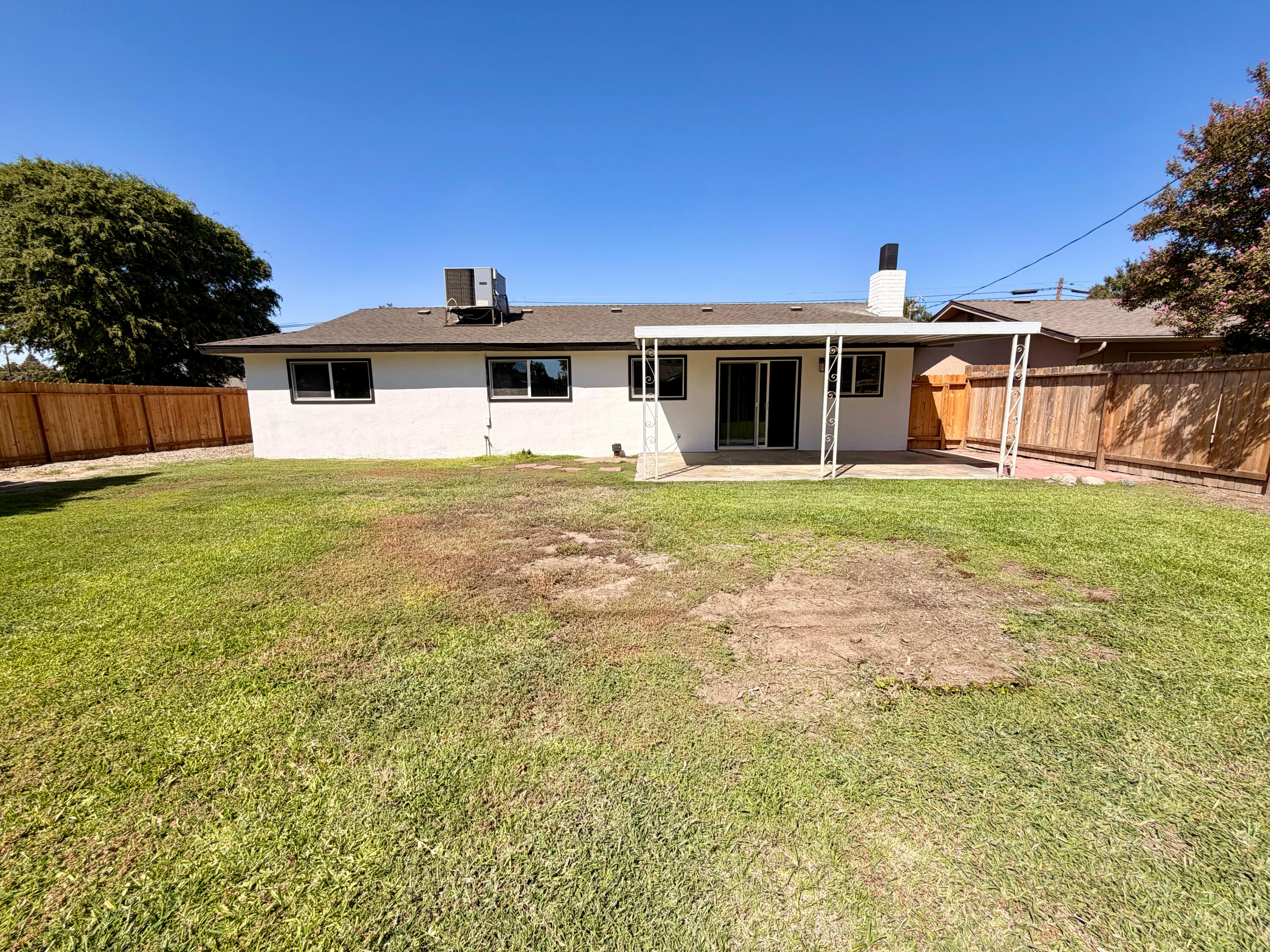 249 W Paradise Ave, Visalia, CA 93277