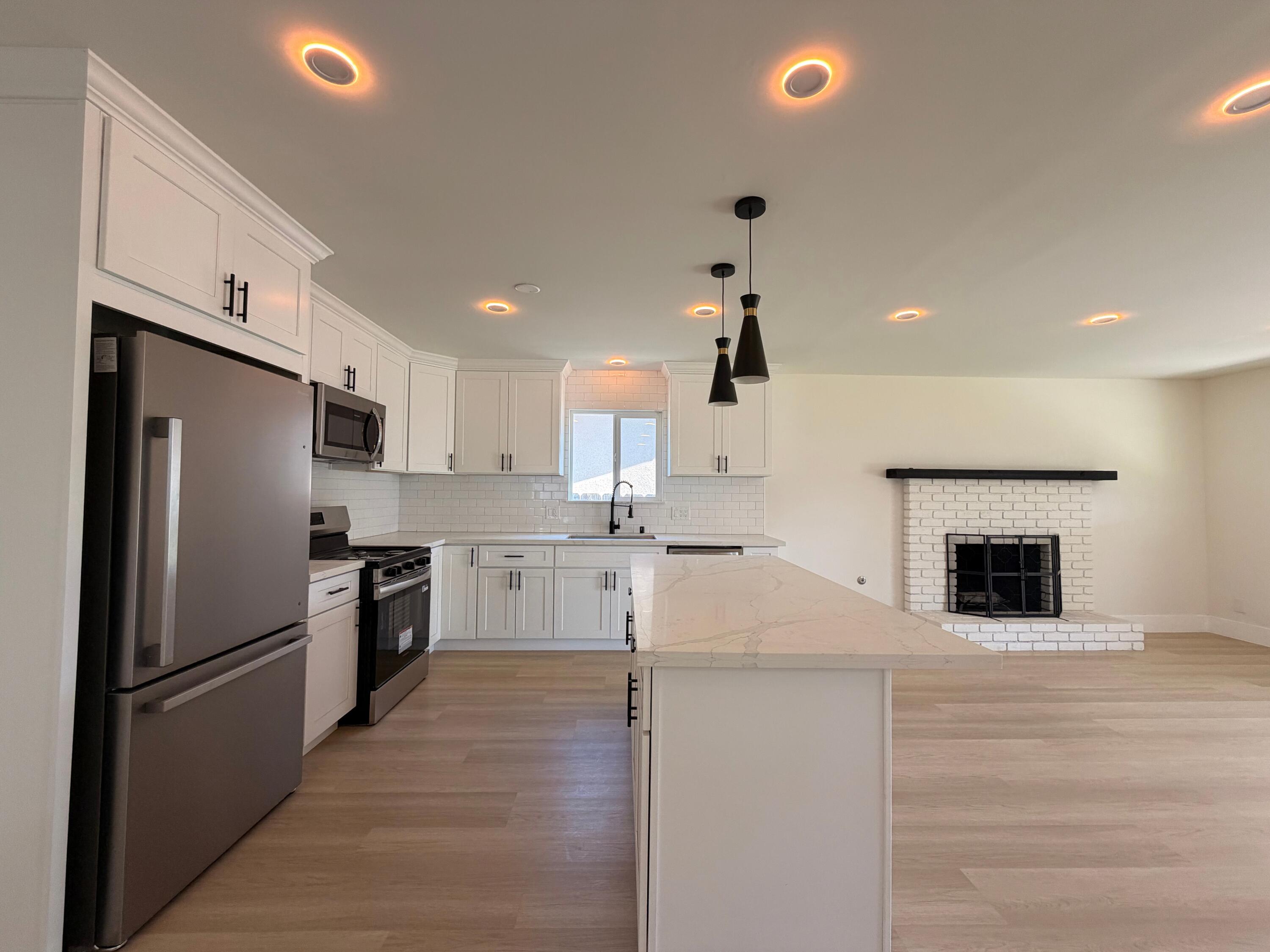 249 W Paradise Ave, Visalia, CA 93277