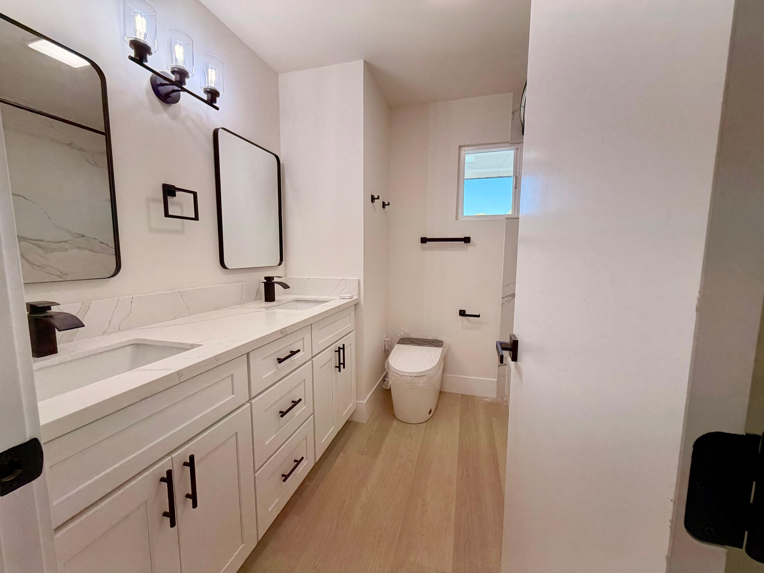 249 W Paradise Ave, Visalia, CA 93277