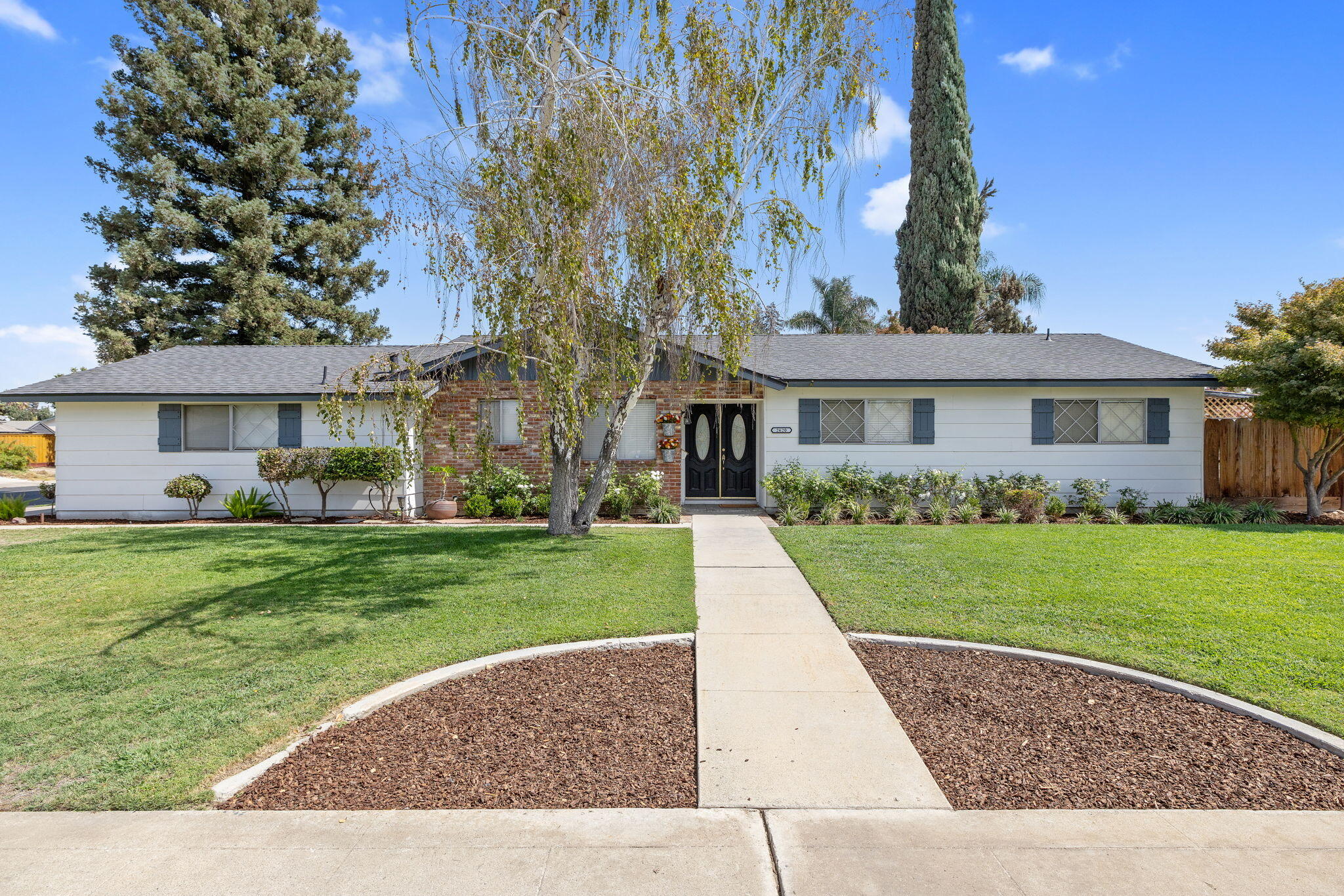 2620 S Divisadero St, Visalia, CA 93277