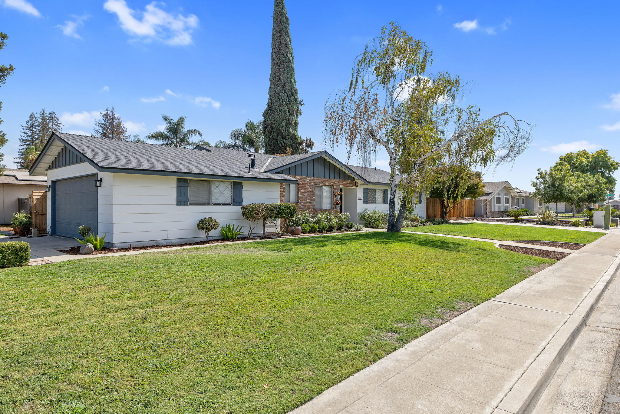 2620 S Divisadero St, Visalia, CA 93277