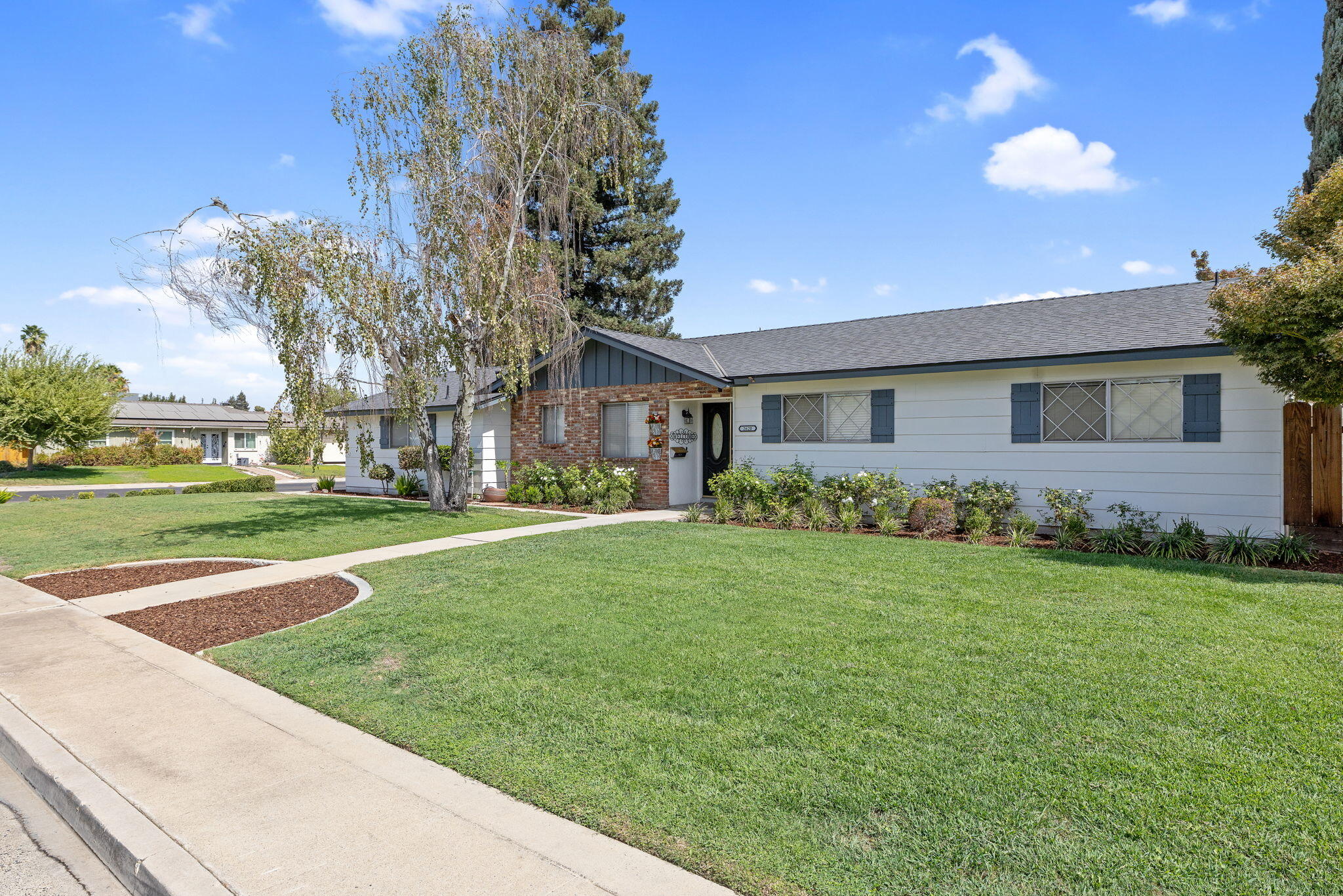 2620 S Divisadero St, Visalia, CA 93277