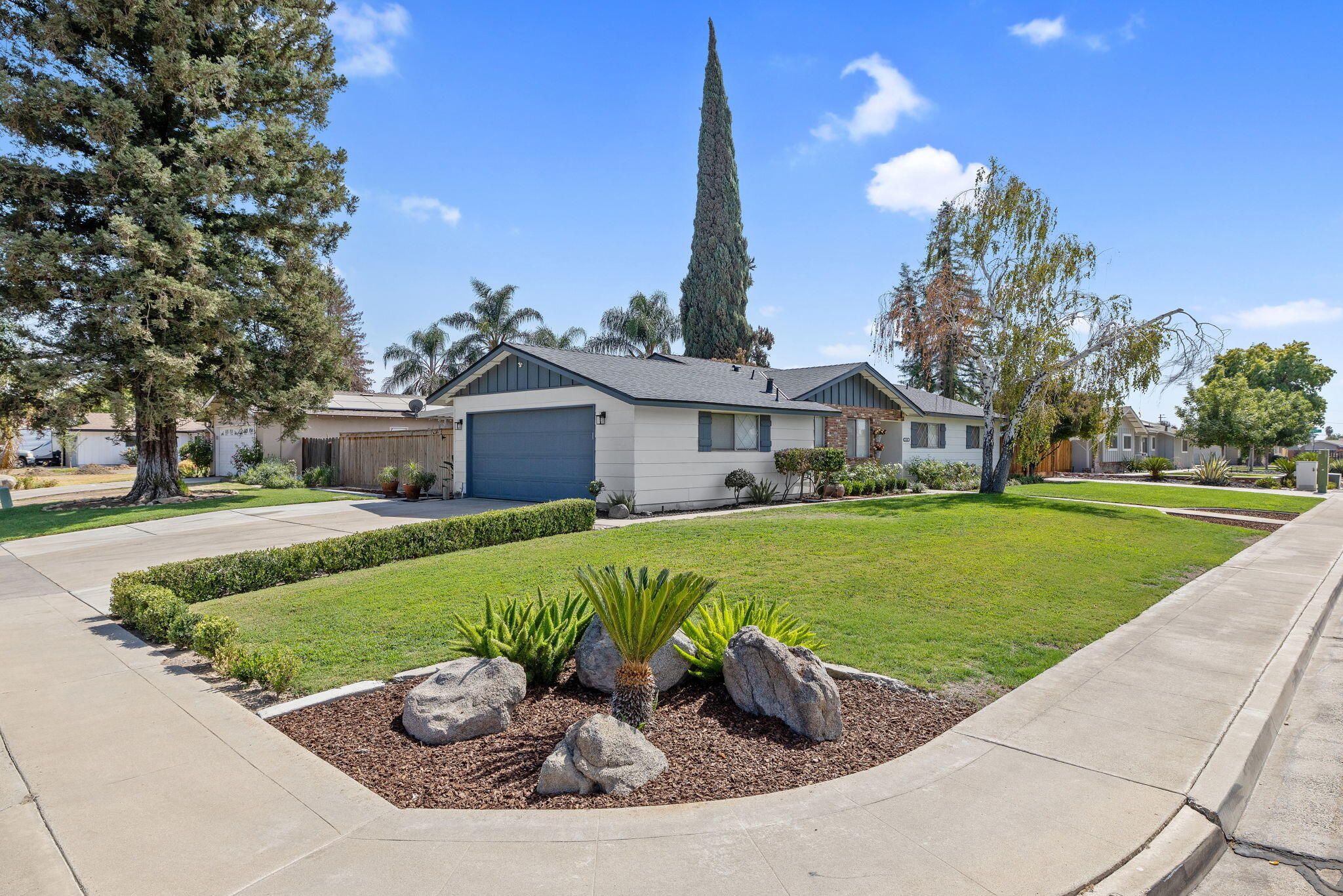 2620 S Divisadero St, Visalia, CA 93277