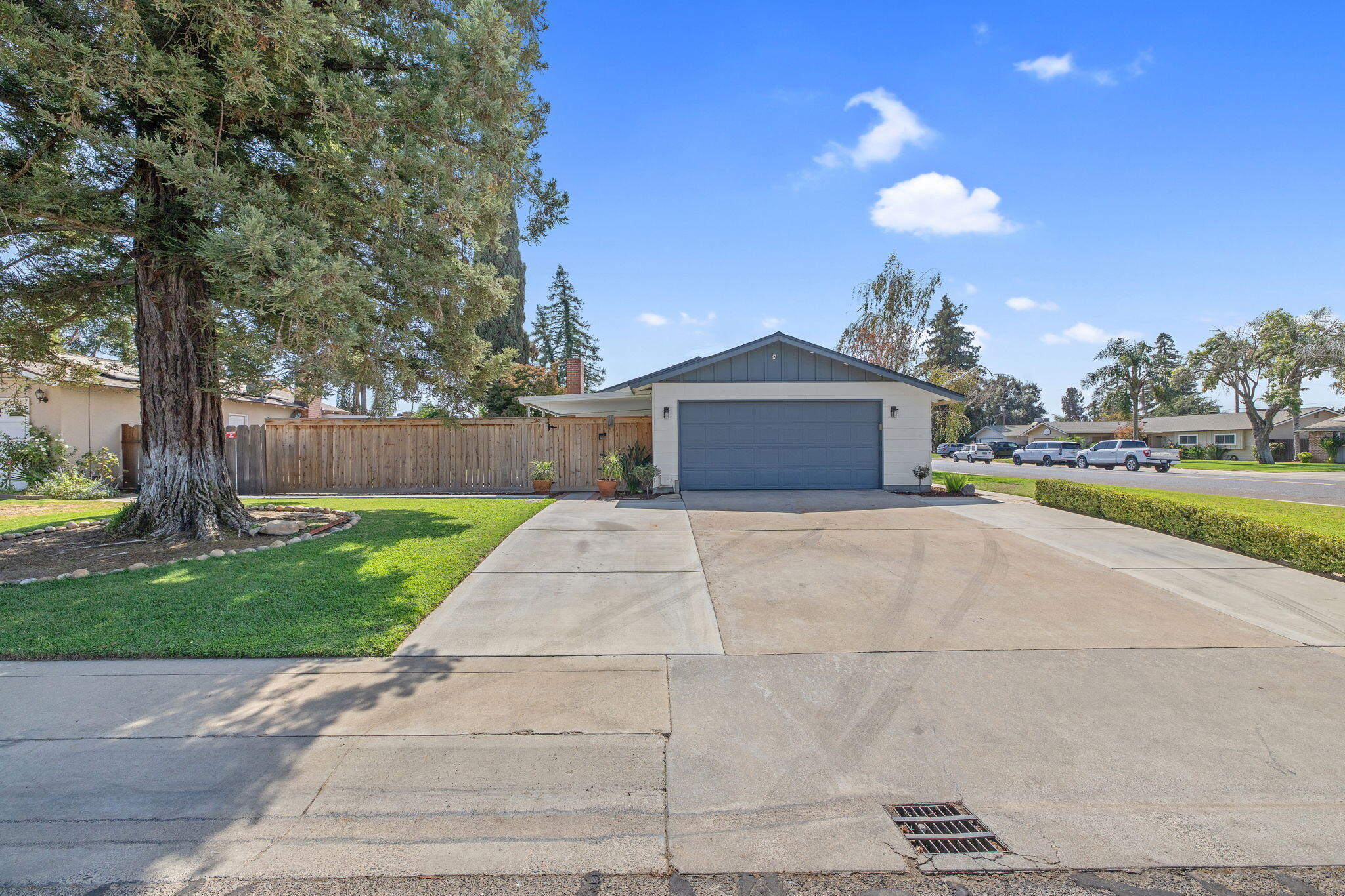 2620 S Divisadero St, Visalia, CA 93277