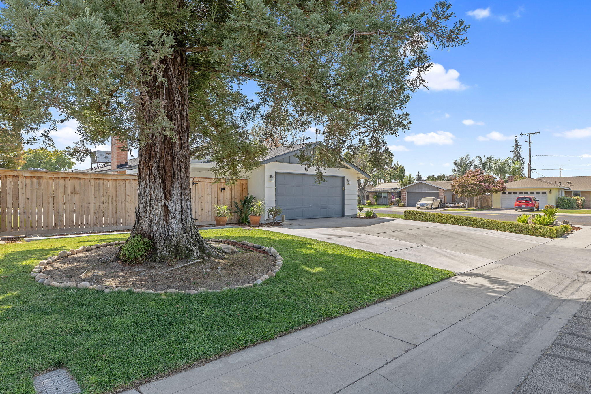 2620 S Divisadero St, Visalia, CA 93277