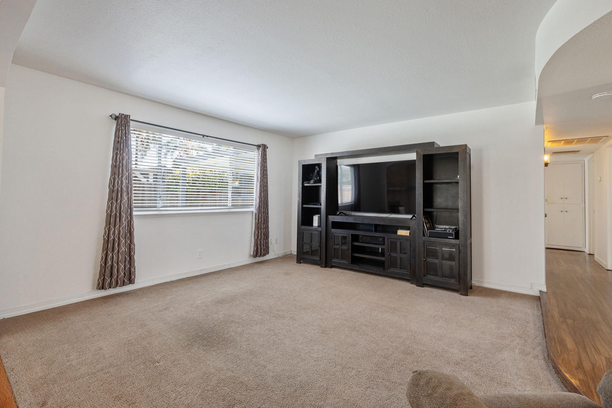 2620 S Divisadero St, Visalia, CA 93277
